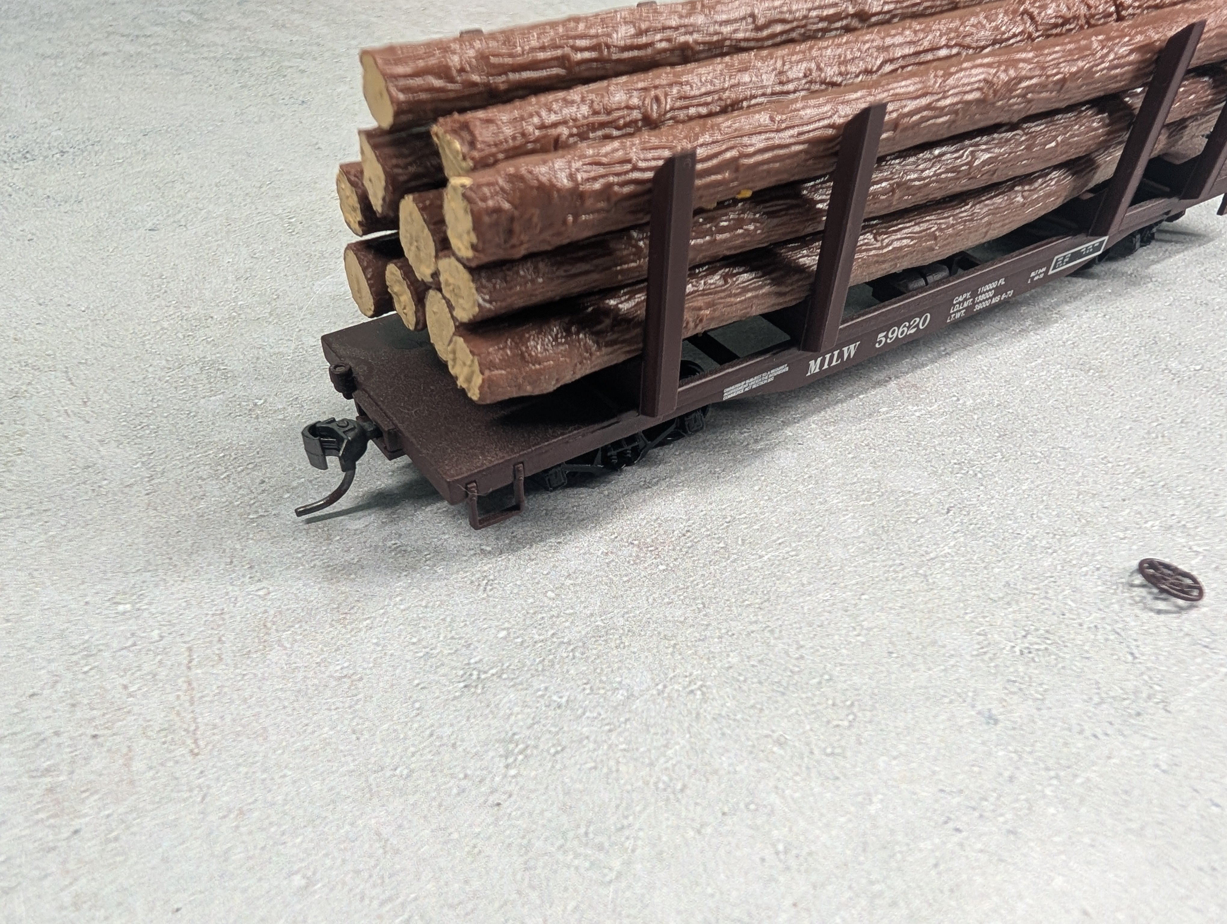 USED Walthers 932-34001 HO Scale 45' Logging Flat Cars w/ Logs Milwaukee Road (3 pcs)