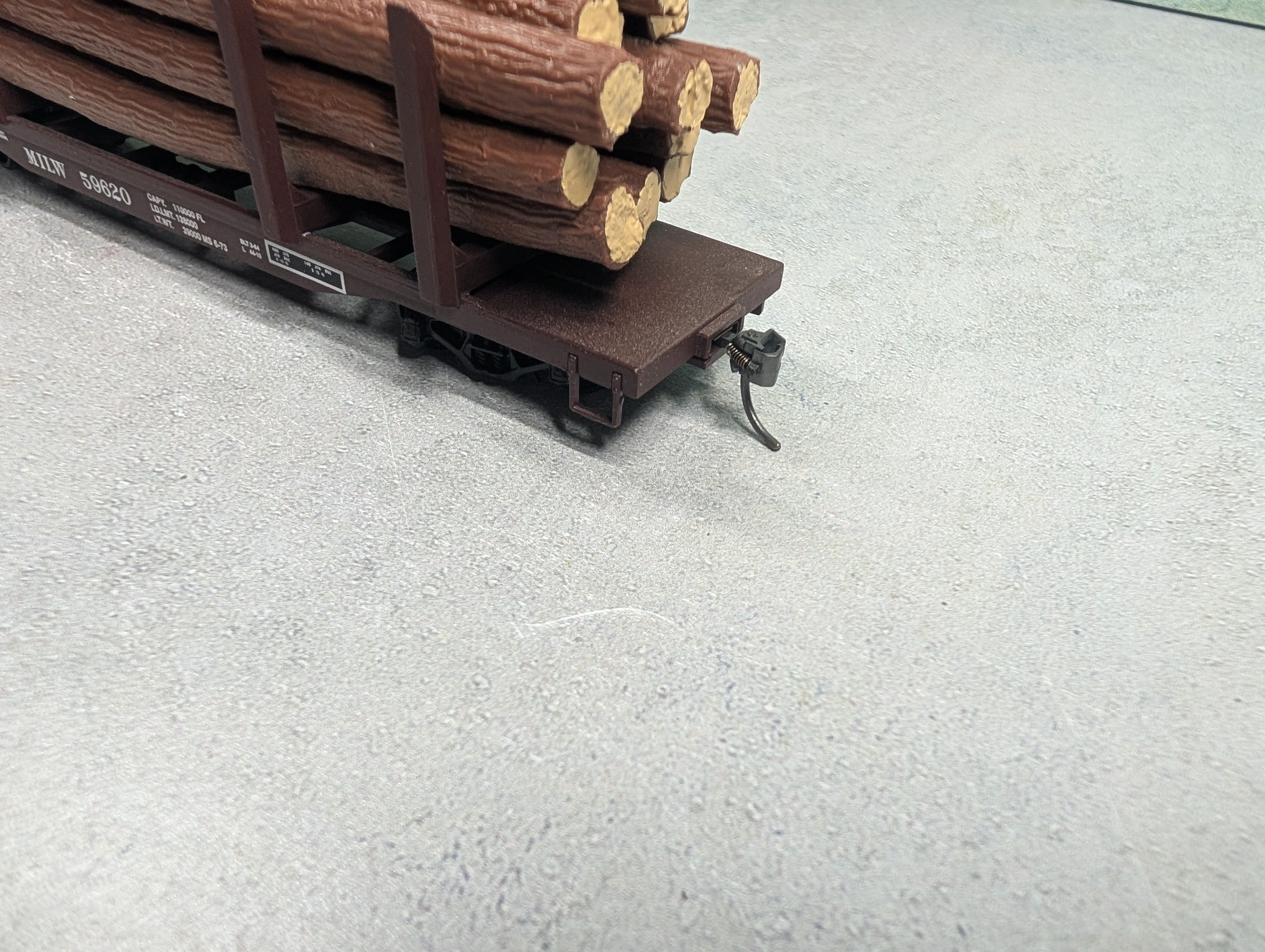 USED Walthers 932-34001 HO Scale 45' Logging Flat Cars w/ Logs Milwaukee Road (3 pcs)