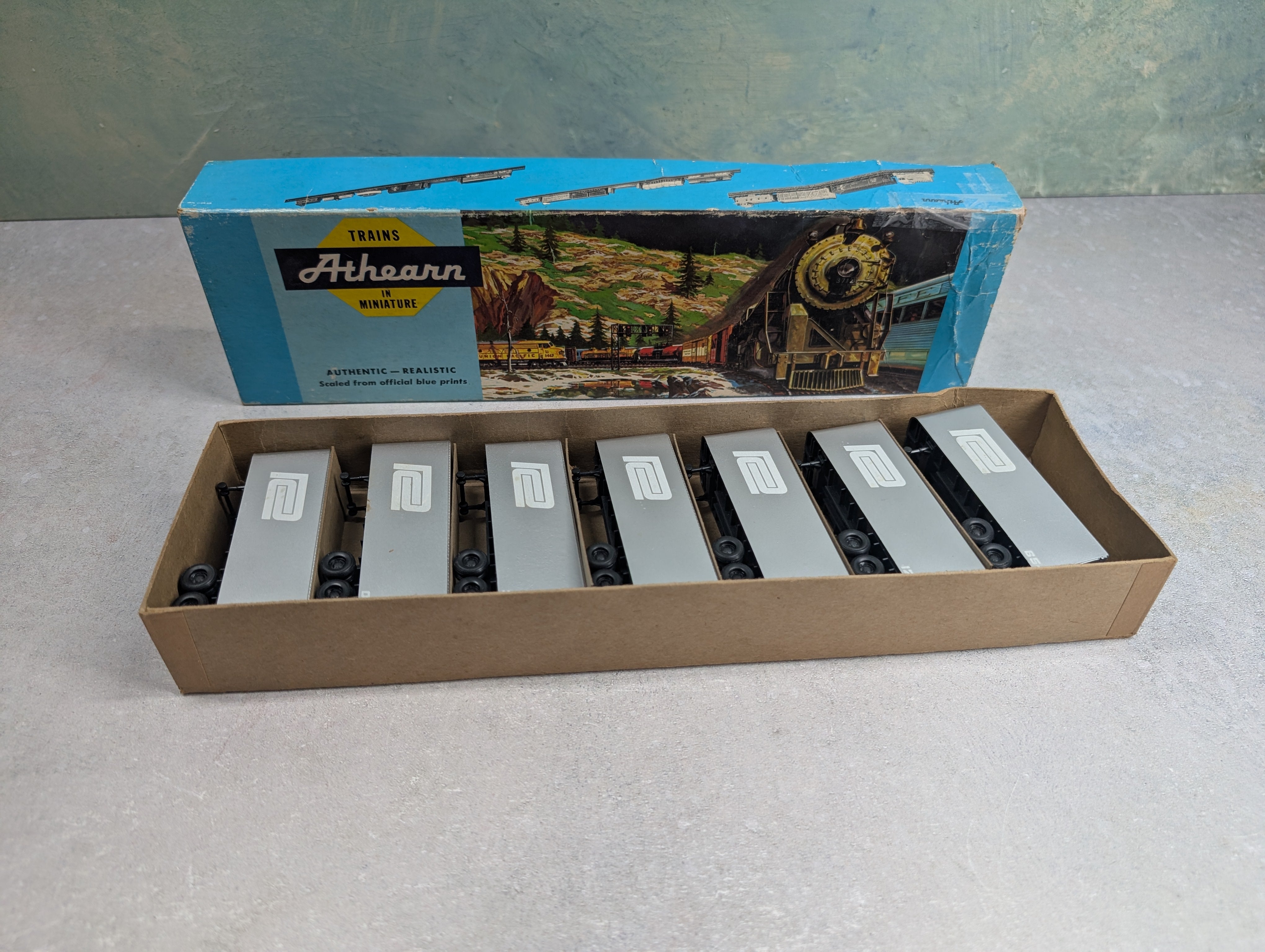 USED Athearn HO Scale 24' Piggyback Trailers Penn Central Custom w/ Decals (7 pcs)