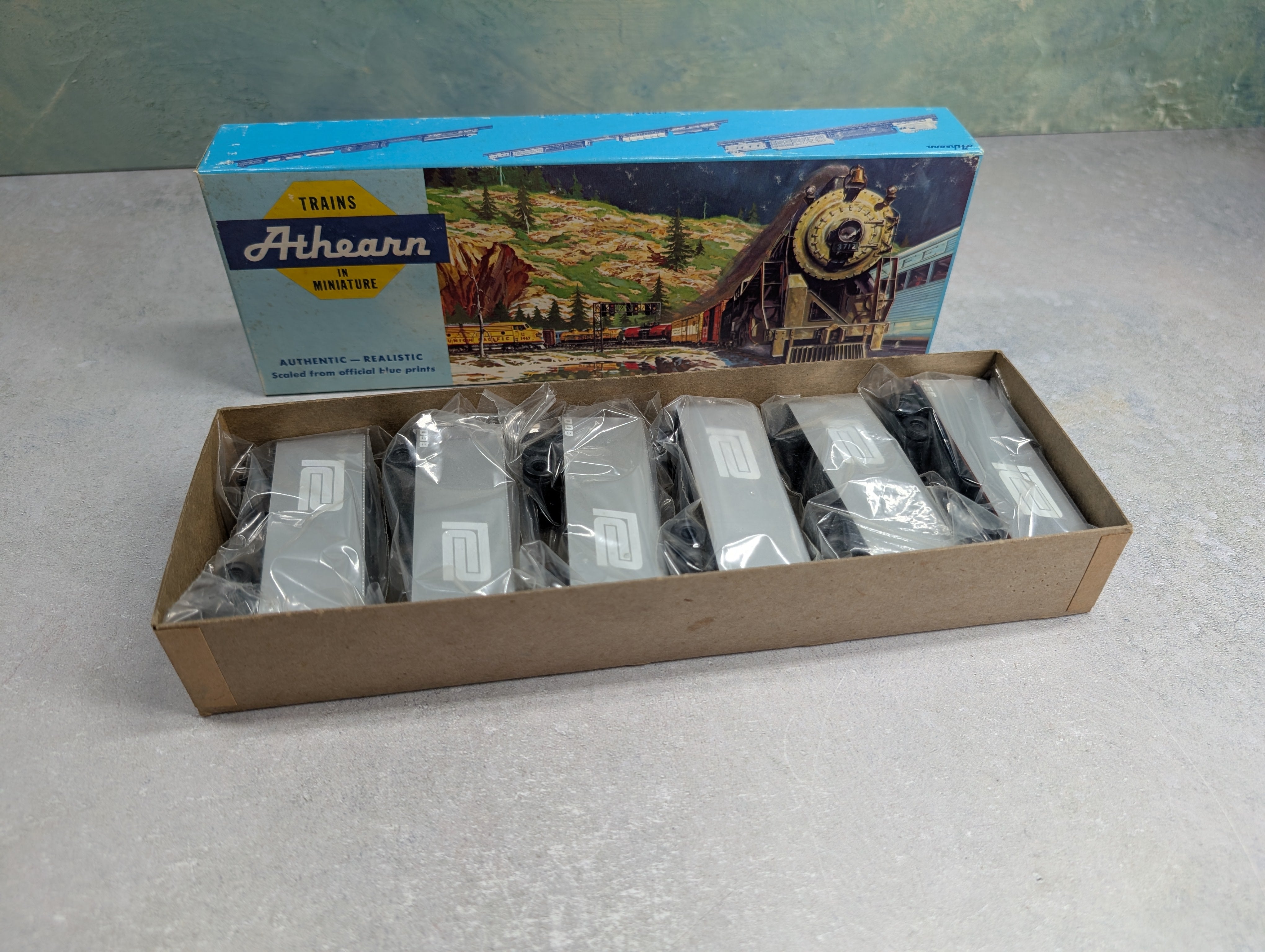 USED Athearn HO Scale 24' Piggyback Trailers Penn Central Custom w/ Decals (6 pcs)