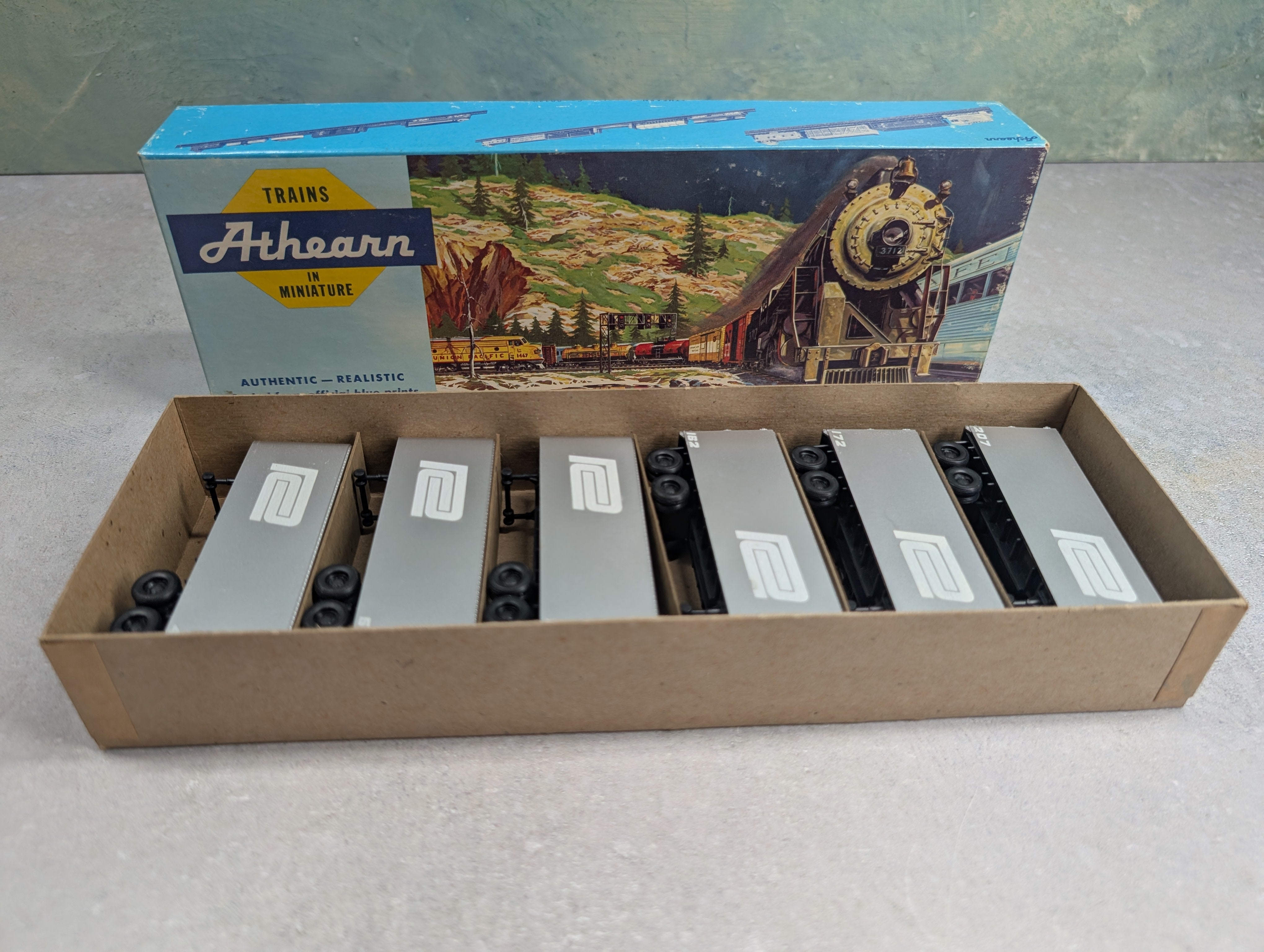 USED Athearn HO Scale 24' Piggyback Trailers Penn Central Custom w/ Decals (6 pcs)