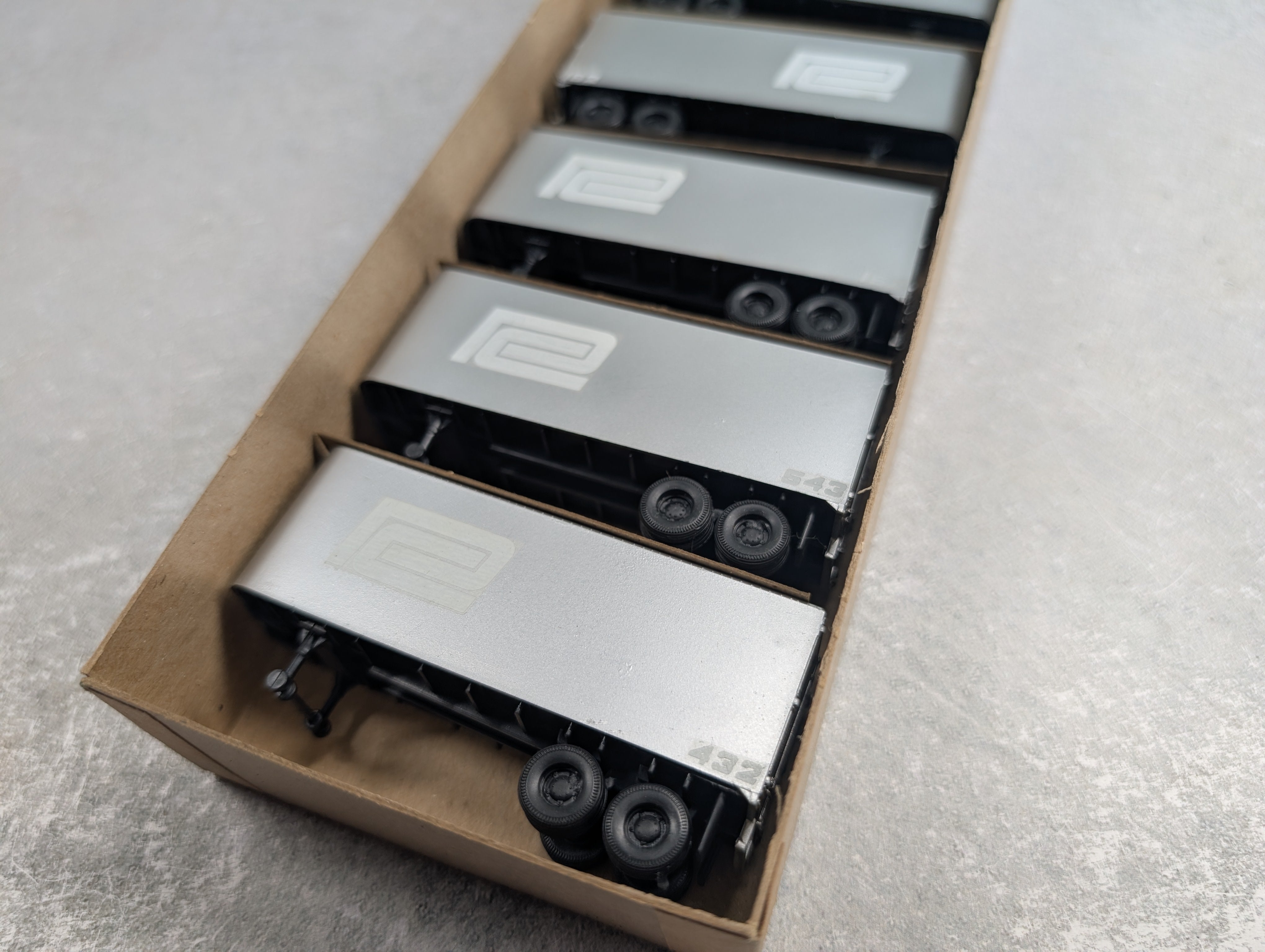 USED Athearn HO Scale 24' Piggyback Trailers Penn Central Custom w/ Decals (6 pcs)