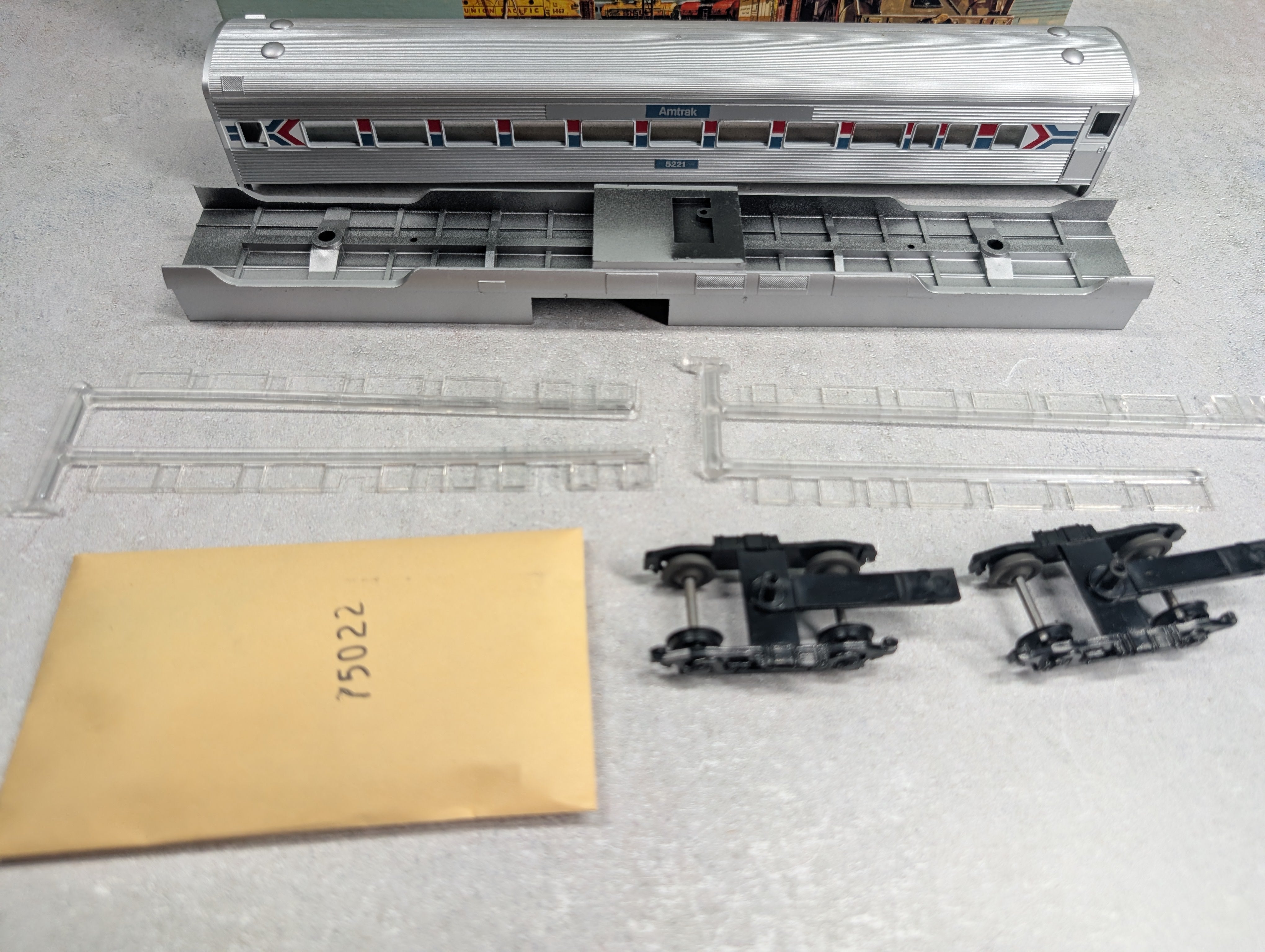 USED Athearn 1819 HO Scale SL Coach Passenger Car Amtrak #5221 KIT