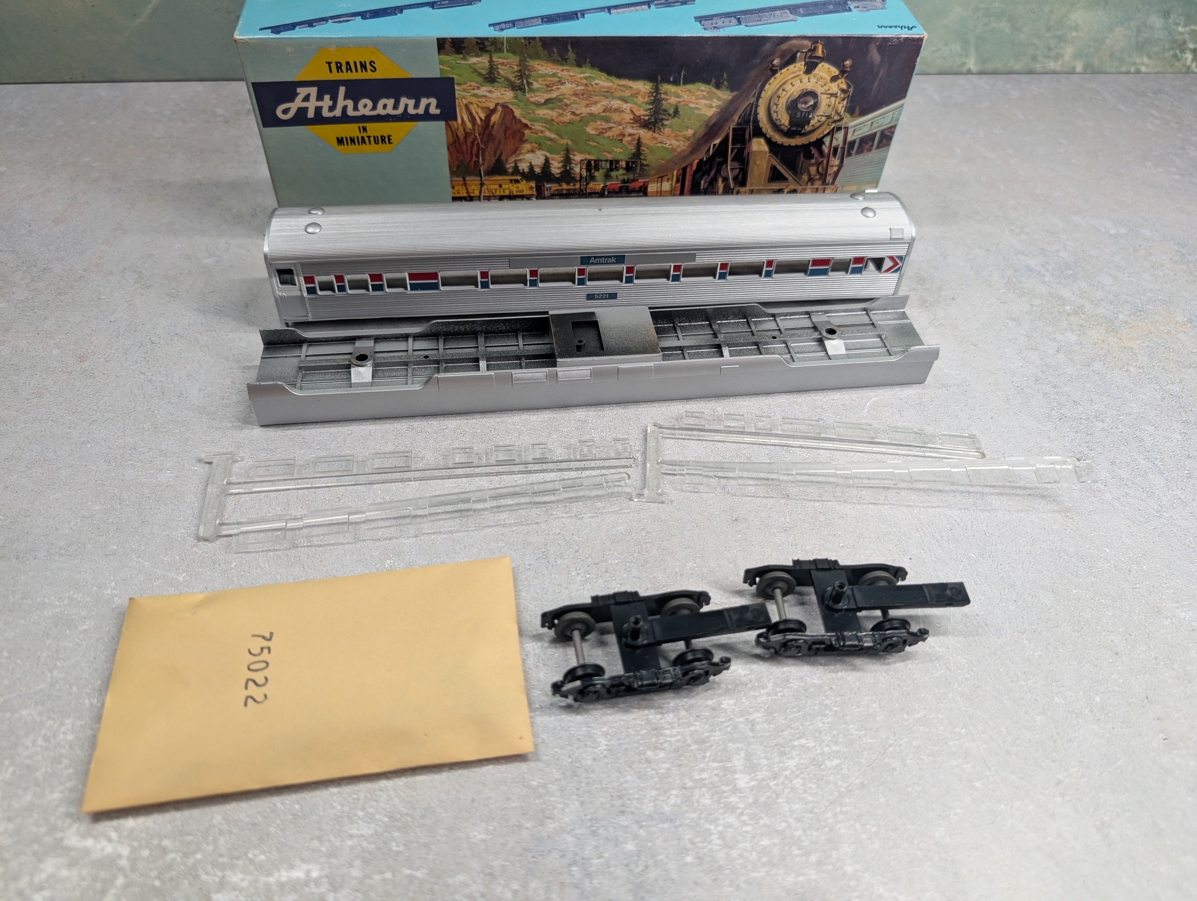 USED Athearn 1815 HO Scale SL Coach Passenger Car Amtrak #5221 KIT