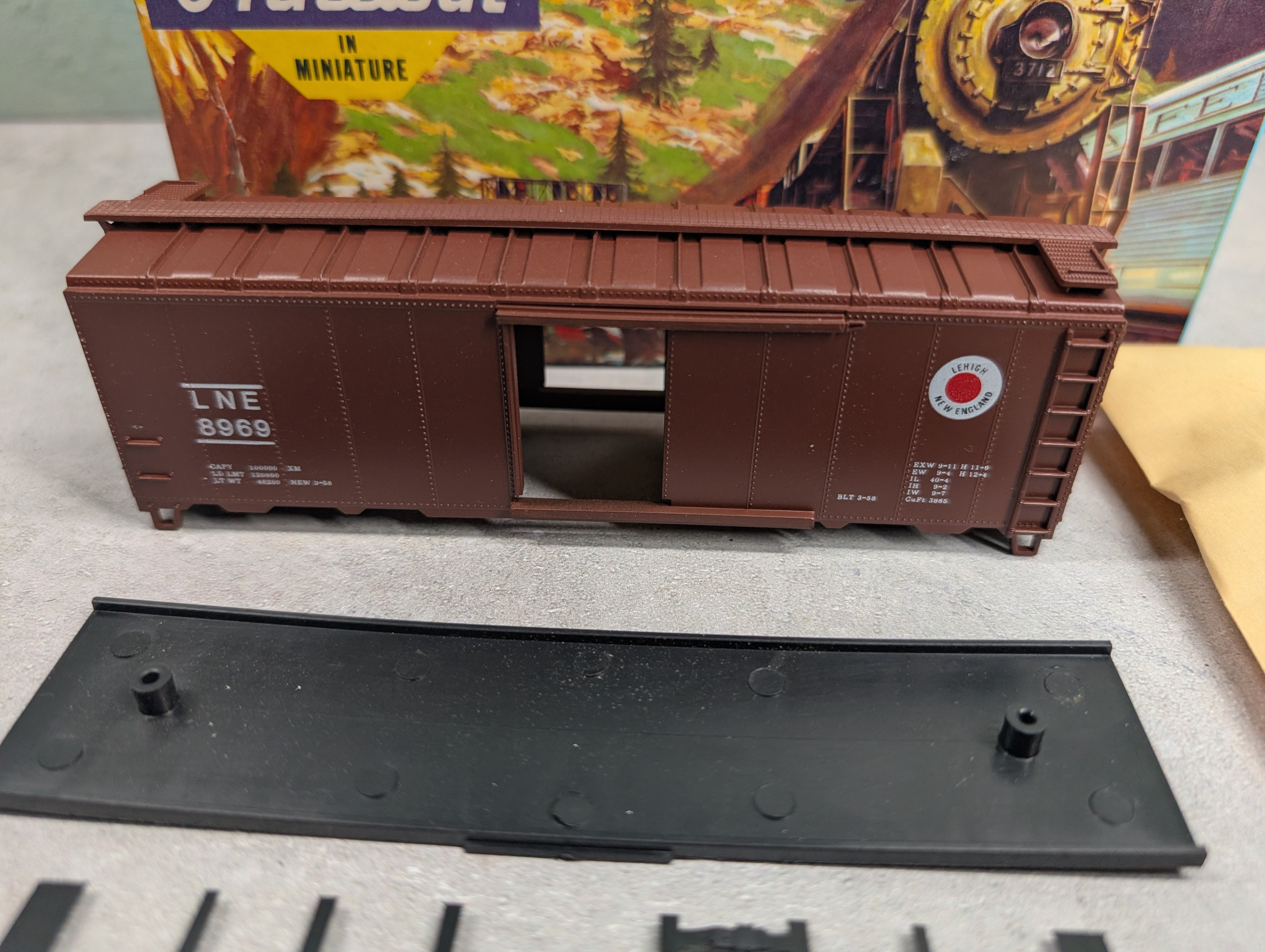 USED Athearn #279-1 HO Scale 40' Box Car Lehigh & New England LNE #8969 Bev-Bel KIT