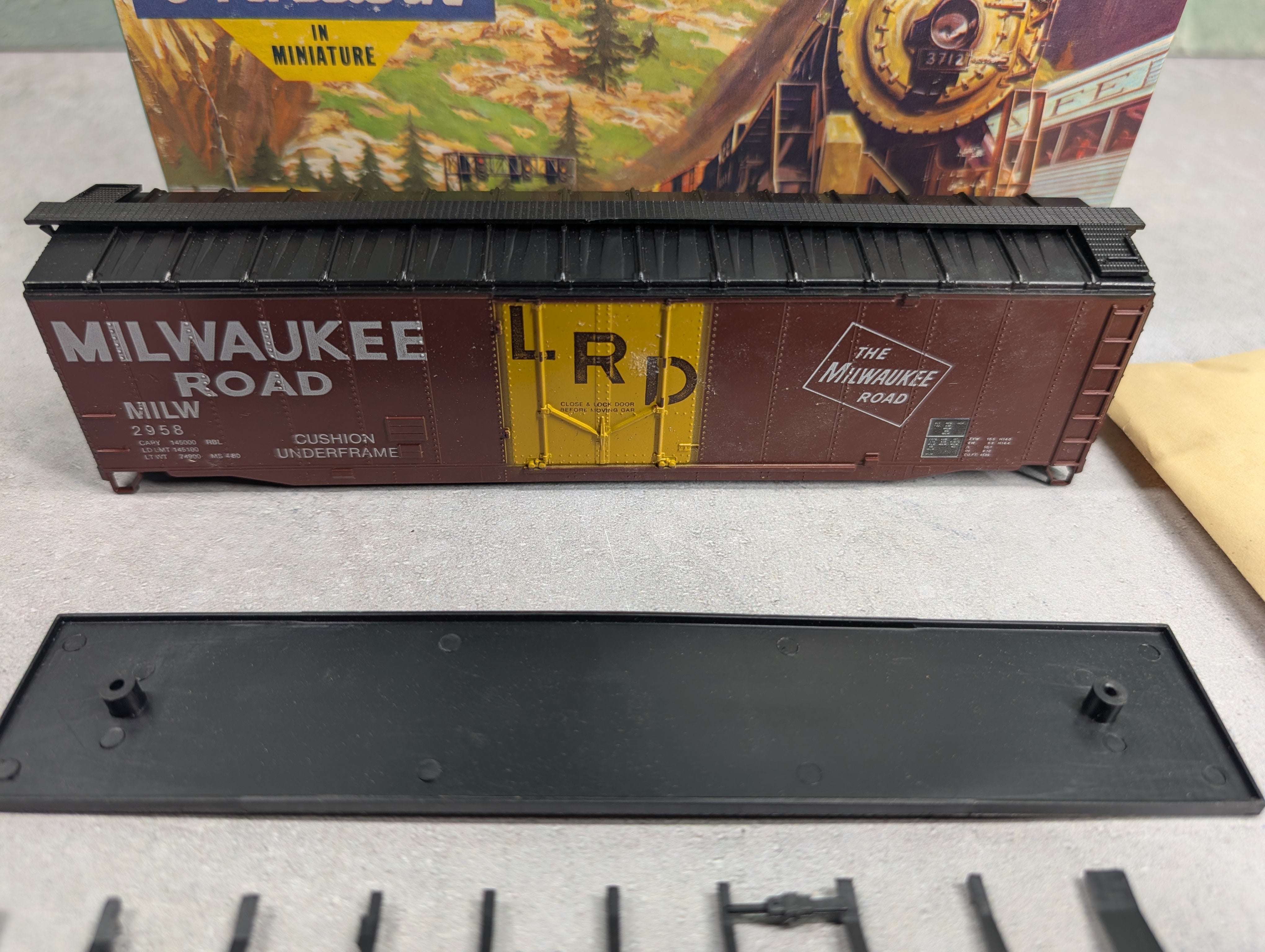USED Athearn HO Scale 50' PD Box Car Milwaukee Road MILW #2958 BlackHawk Models KIT