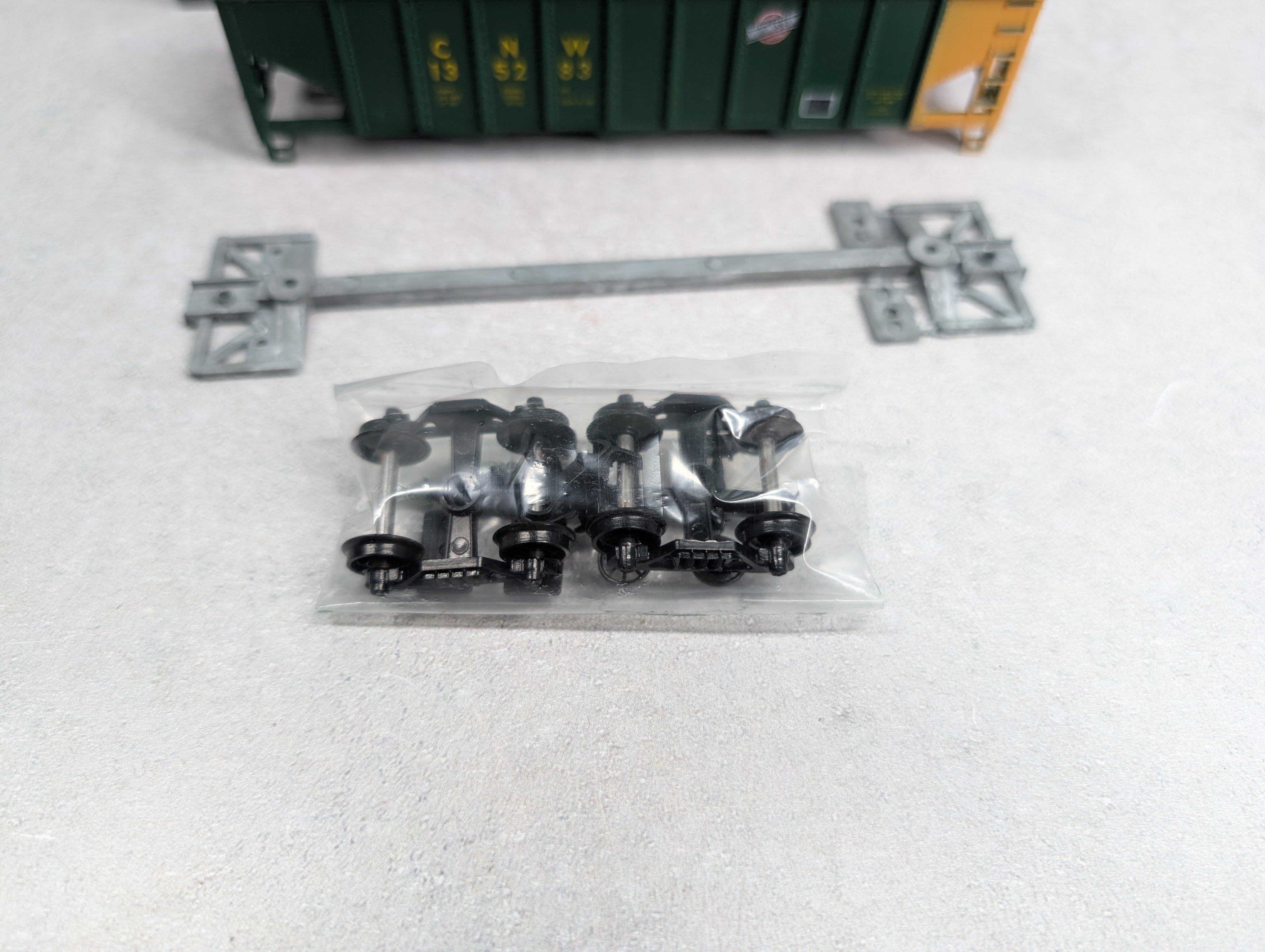 USED Roundhouse 1539 HO Scale 3 Bay Rib Side Hopper Chicago & North Western CNW #135283 KIT