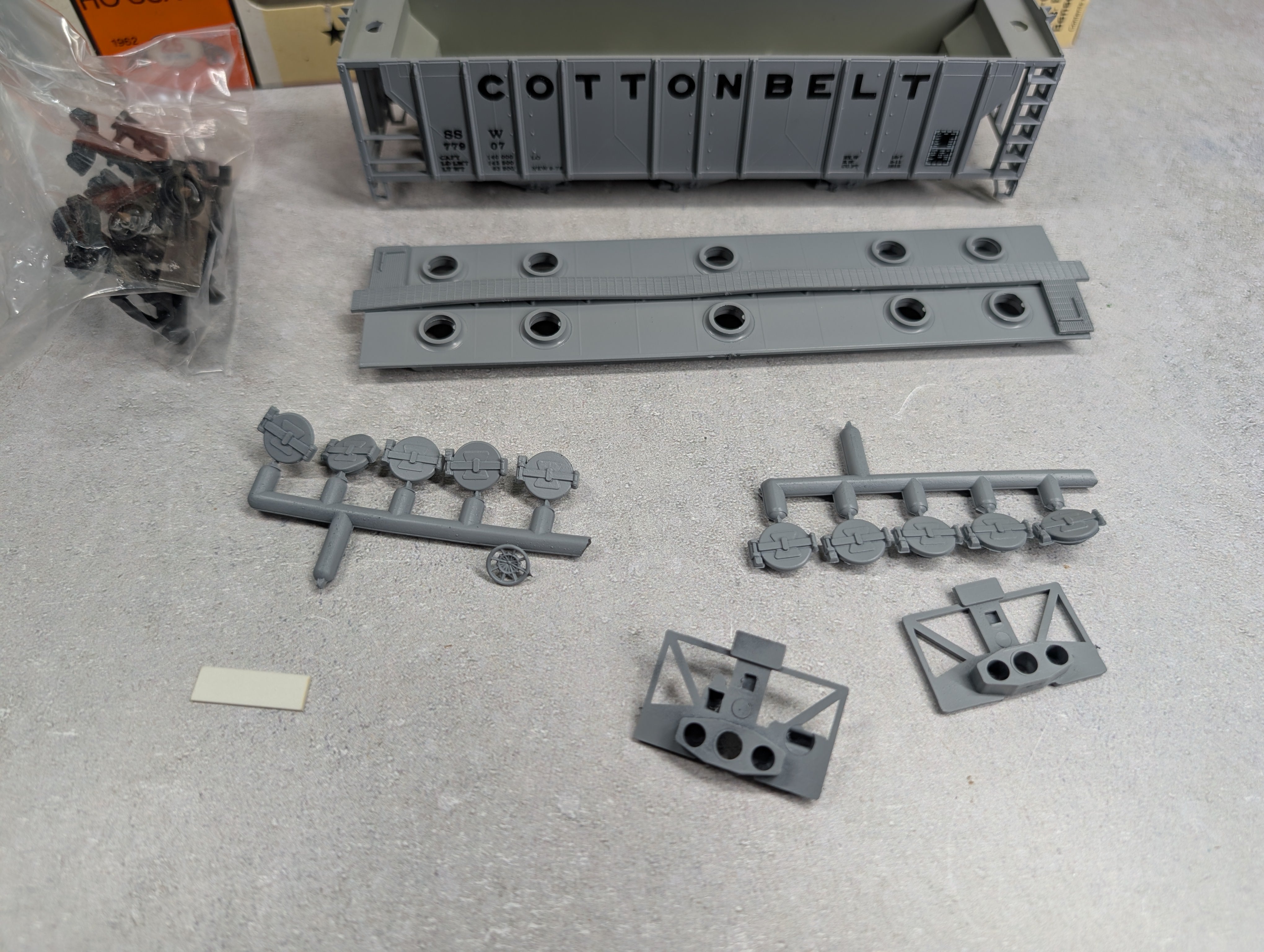 USED Con-Cor #1-009516 HO Scale PS-2 Covered Hopper Cotton Belt SSW #77907 KIT