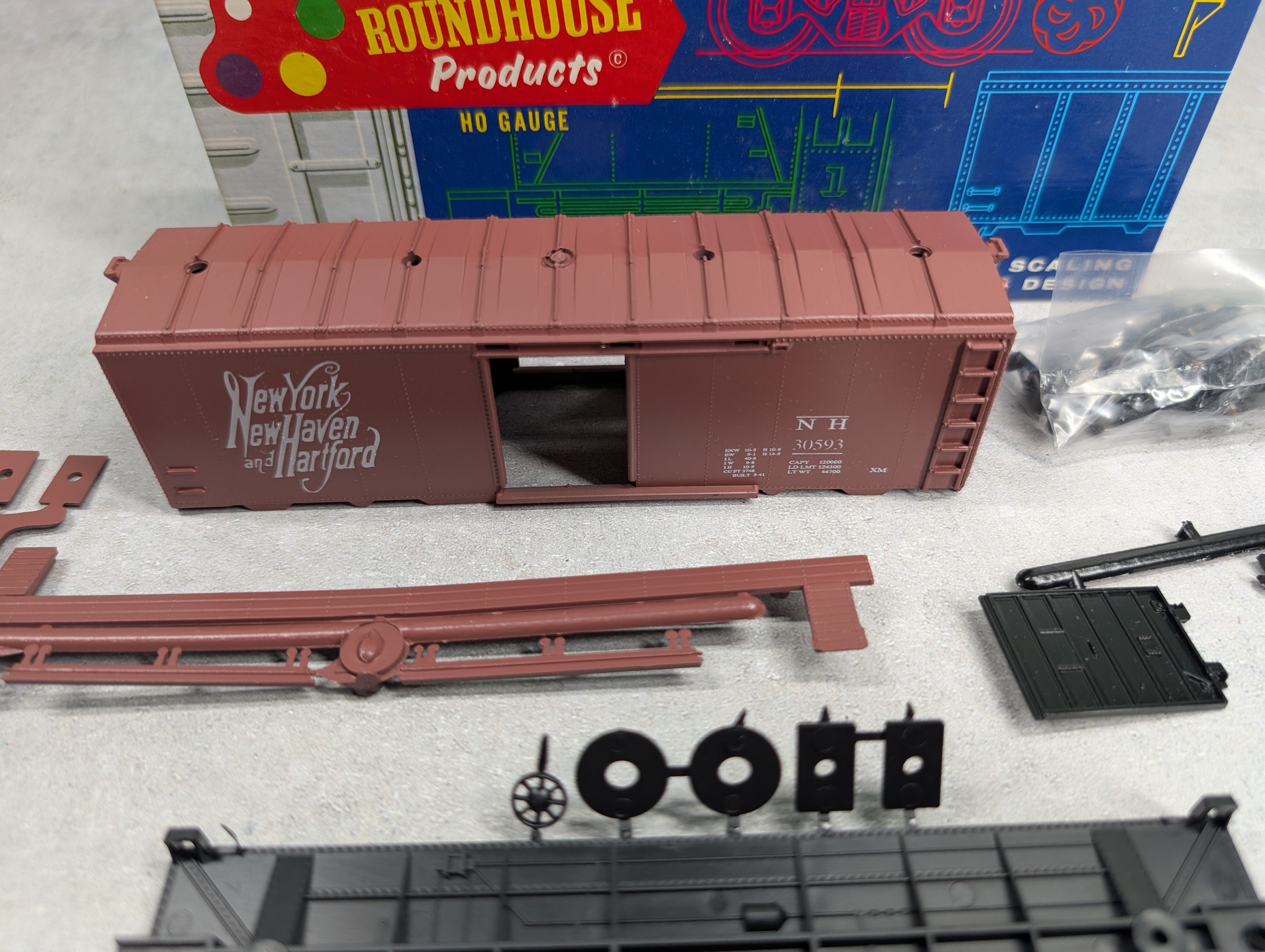USED Roundhouse 7742 HO Scale 40' Box Car New Haven NH #30593 KIT