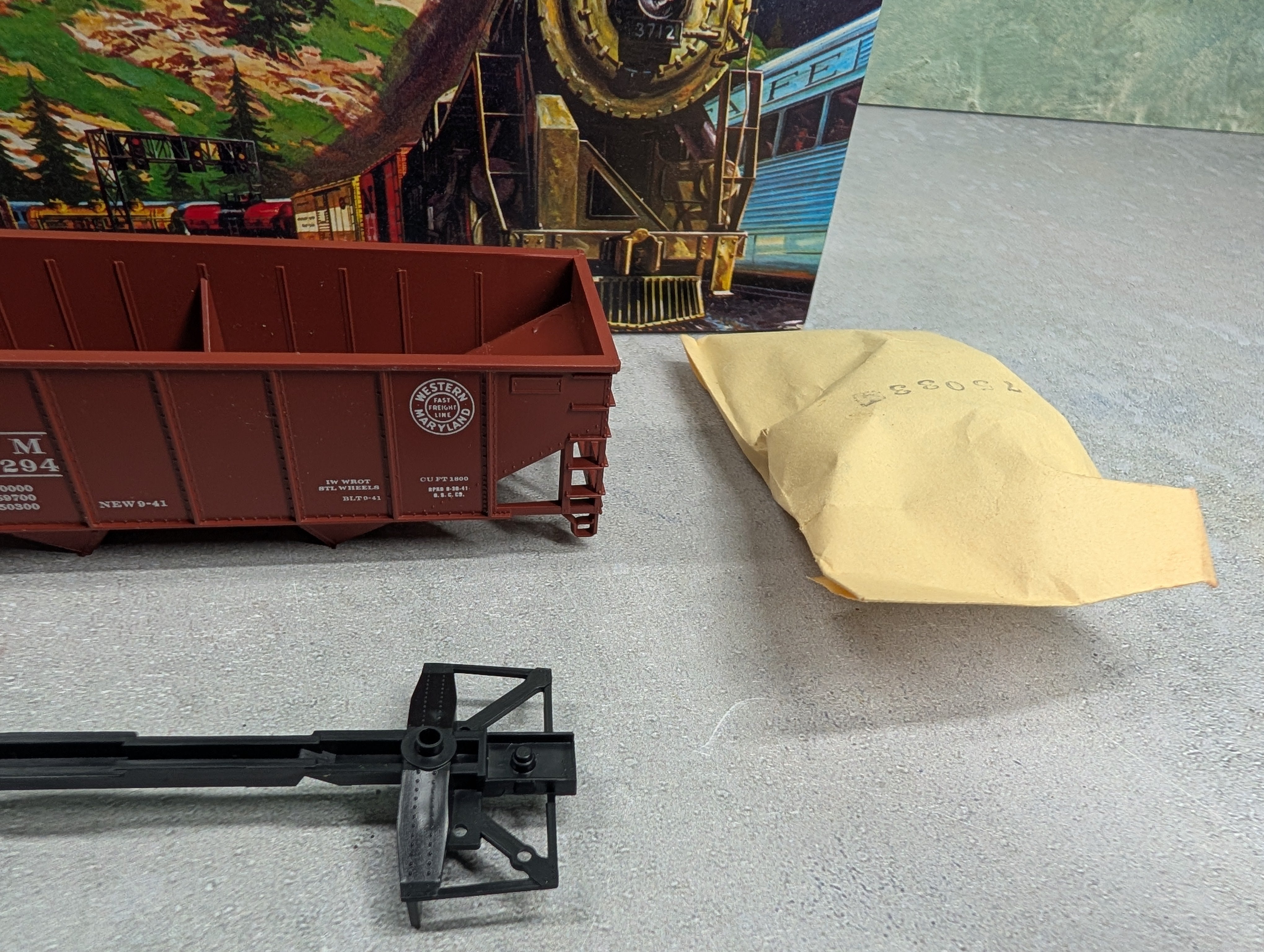 USED Athearn #1372 HO Scale 34' 2-Bay Flat-End Hopper Western Maryland WM #16294 Bev-Bel KIT