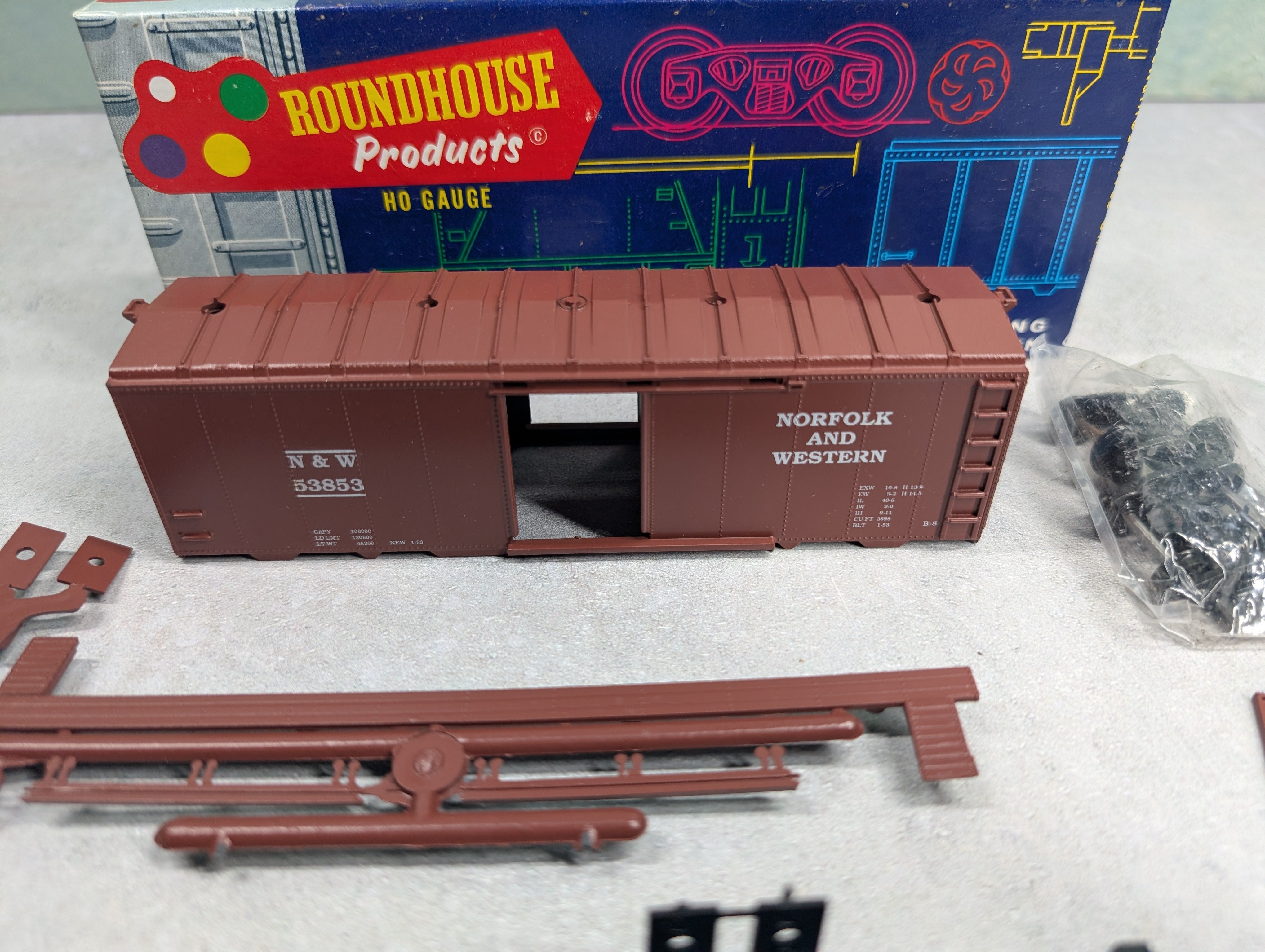 USED Roundhouse 3234 HO Scale 40' AAR Box Car Norfolk & Western N&W #53853 KIT