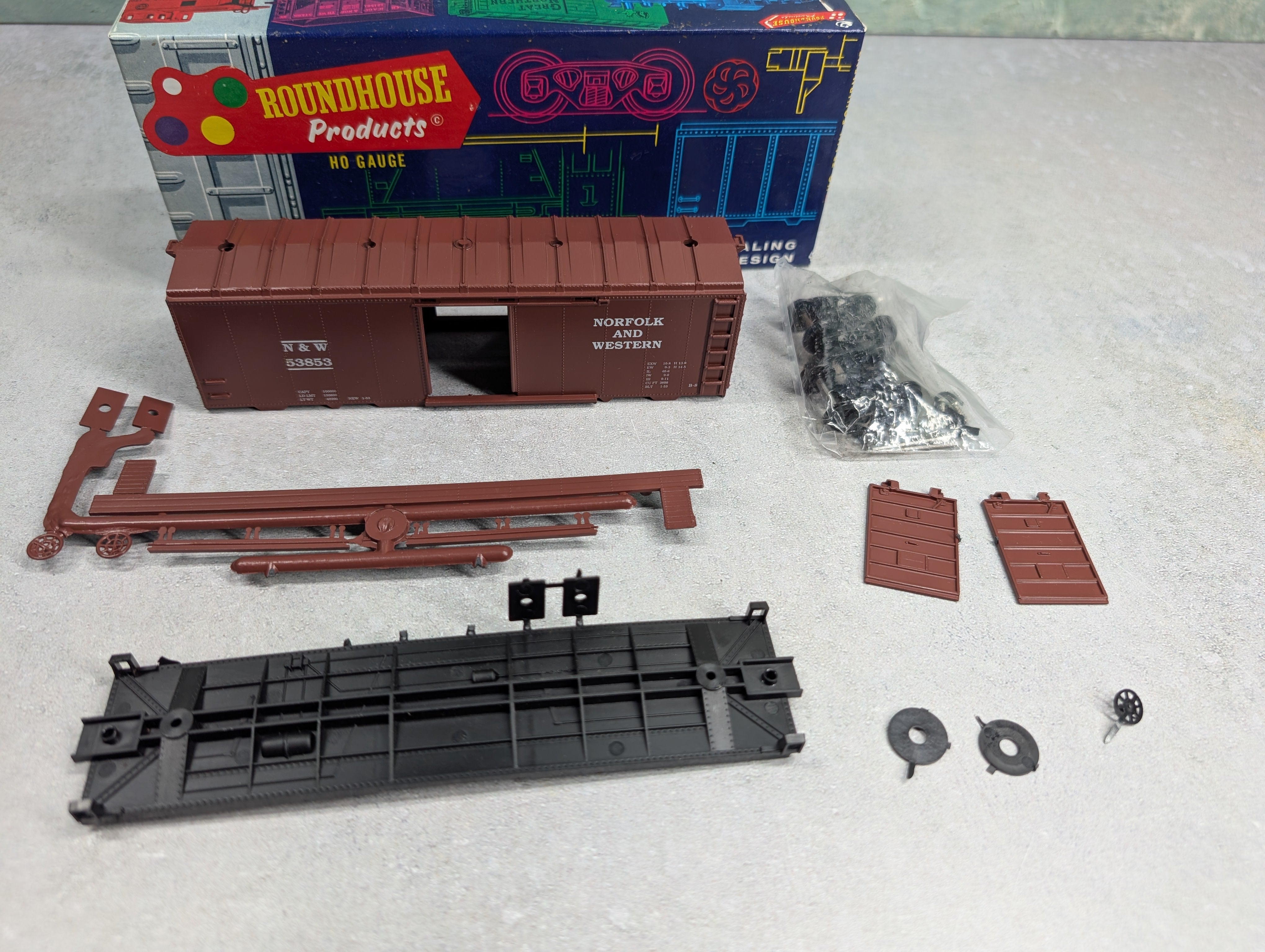 USED Roundhouse 3234 HO Scale 40' AAR Box Car Norfolk & Western N&W #53853 KIT
