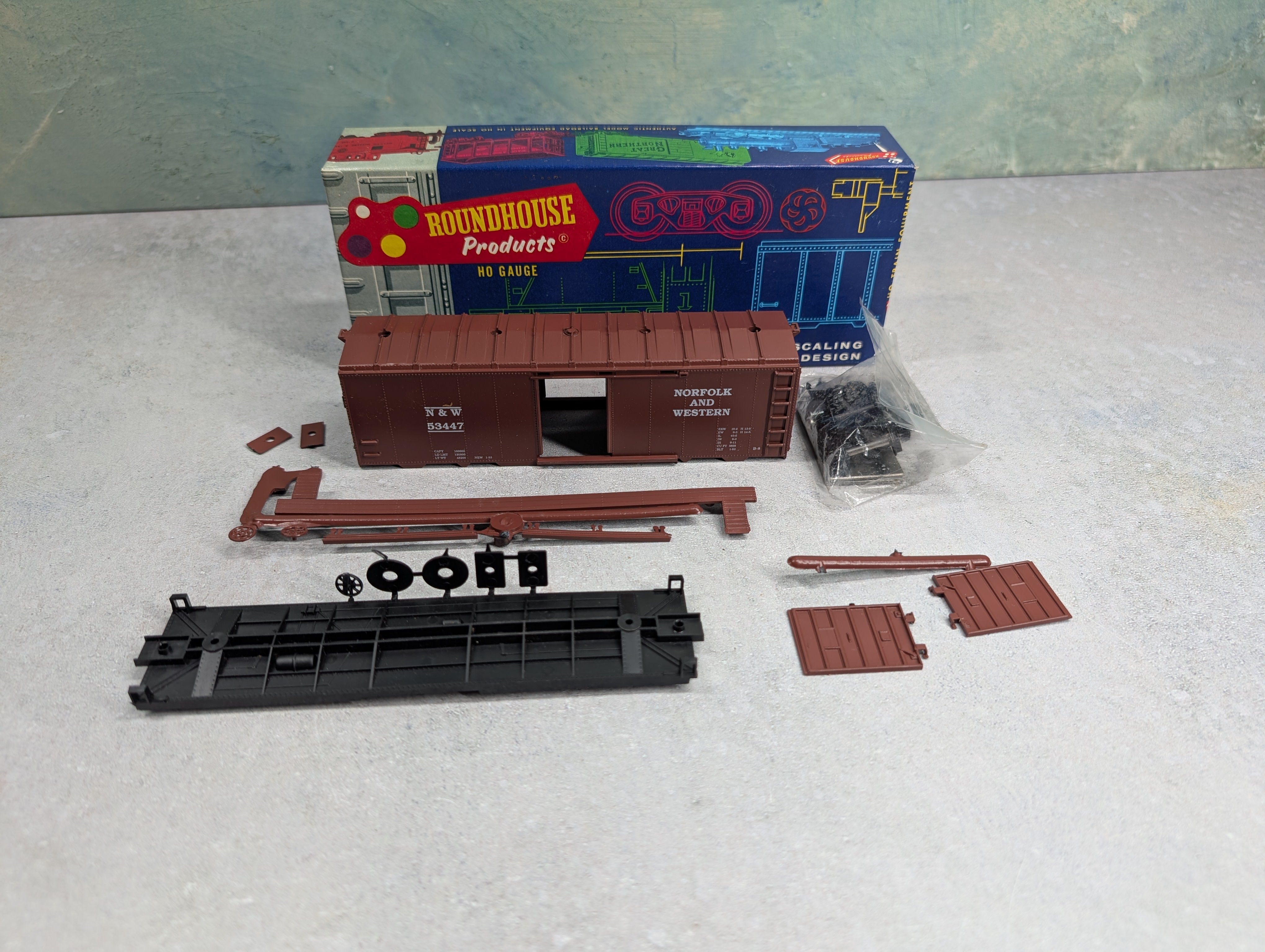 USED Roundhouse 3234 HO Scale 40' AAR Box Car Norfolk & Western N&W #53447 KIT