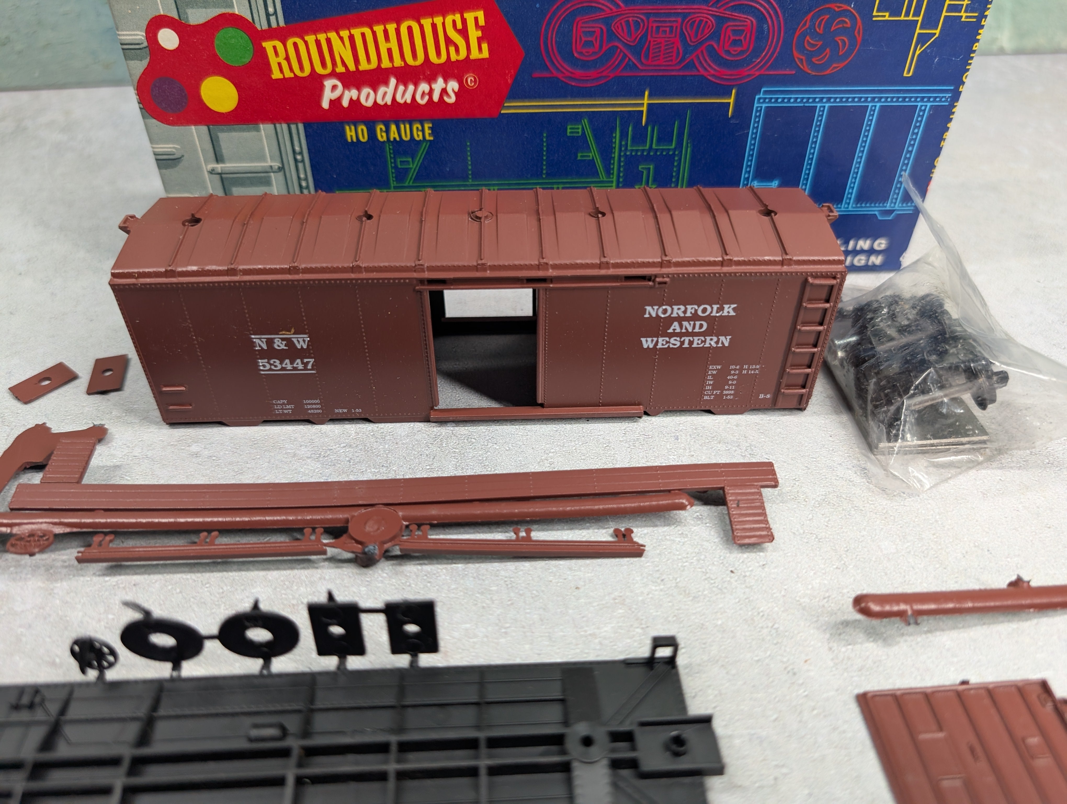 USED Roundhouse 3234 HO Scale 40' AAR Box Car Norfolk & Western N&W #53447 KIT