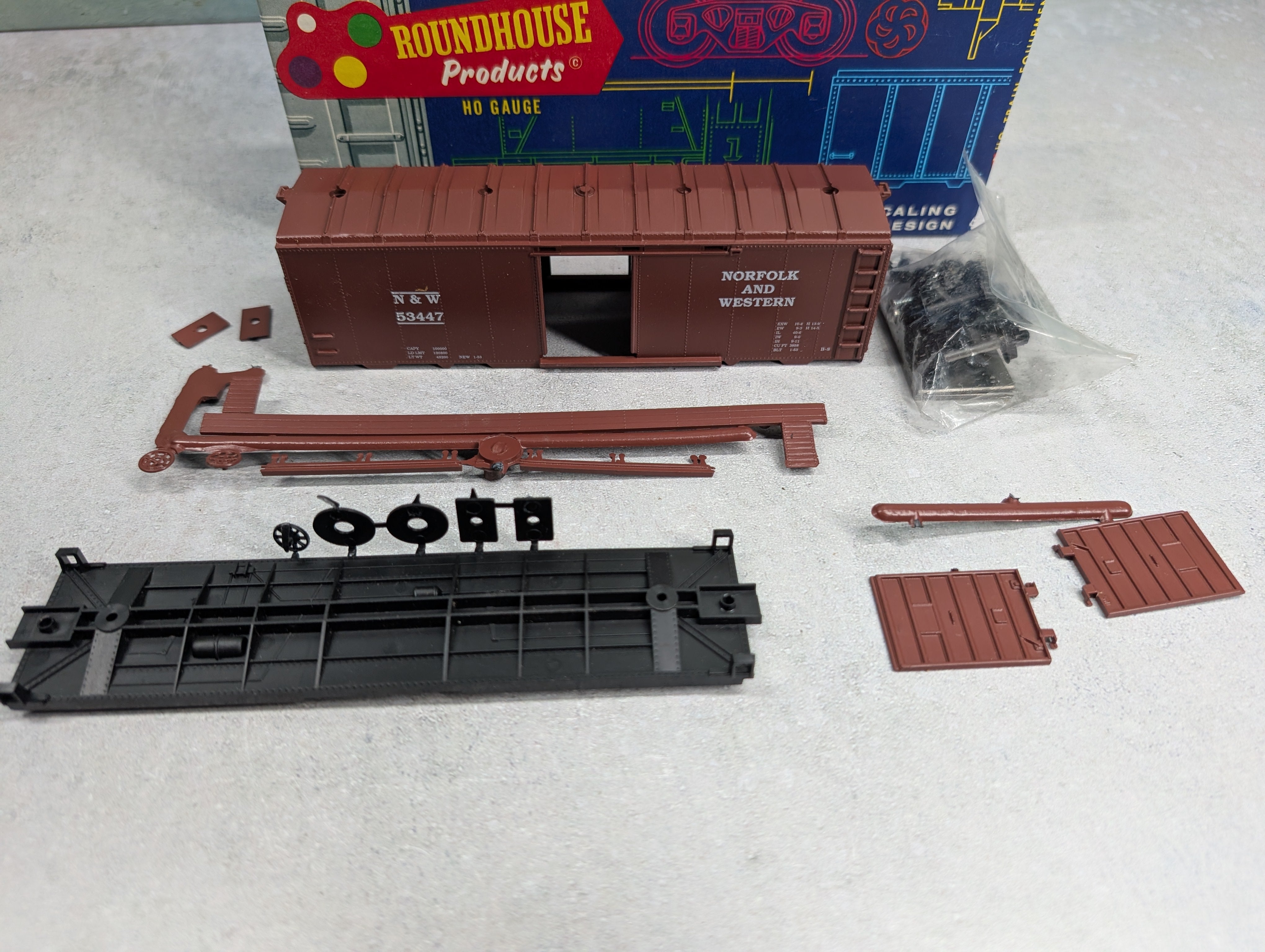 USED Roundhouse 3234 HO Scale 40' AAR Box Car Norfolk & Western N&W #53447 KIT