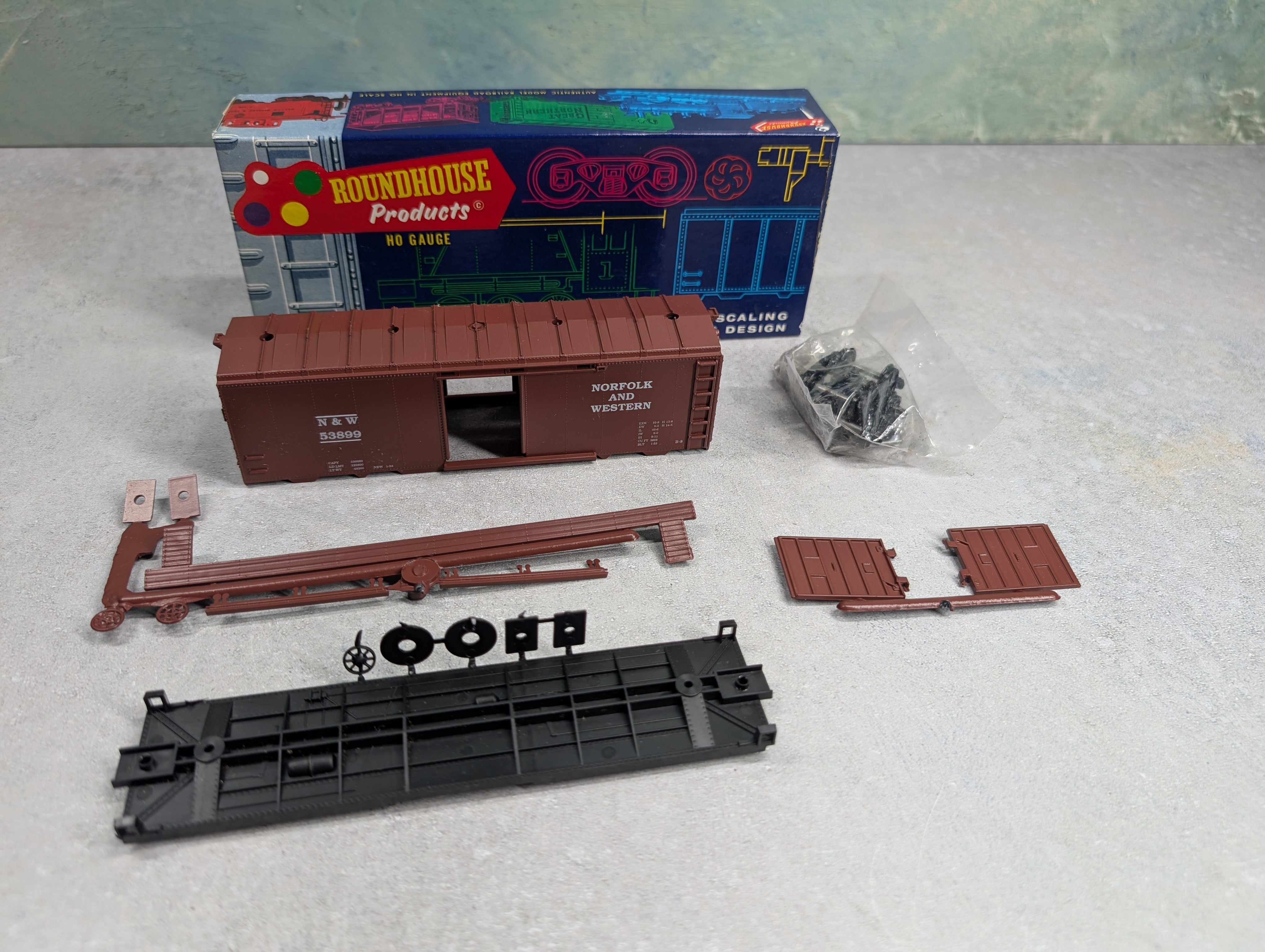 USED Roundhouse 3234 HO Scale 40' AAR Box Car Norfolk & Western N&W #53899 KIT