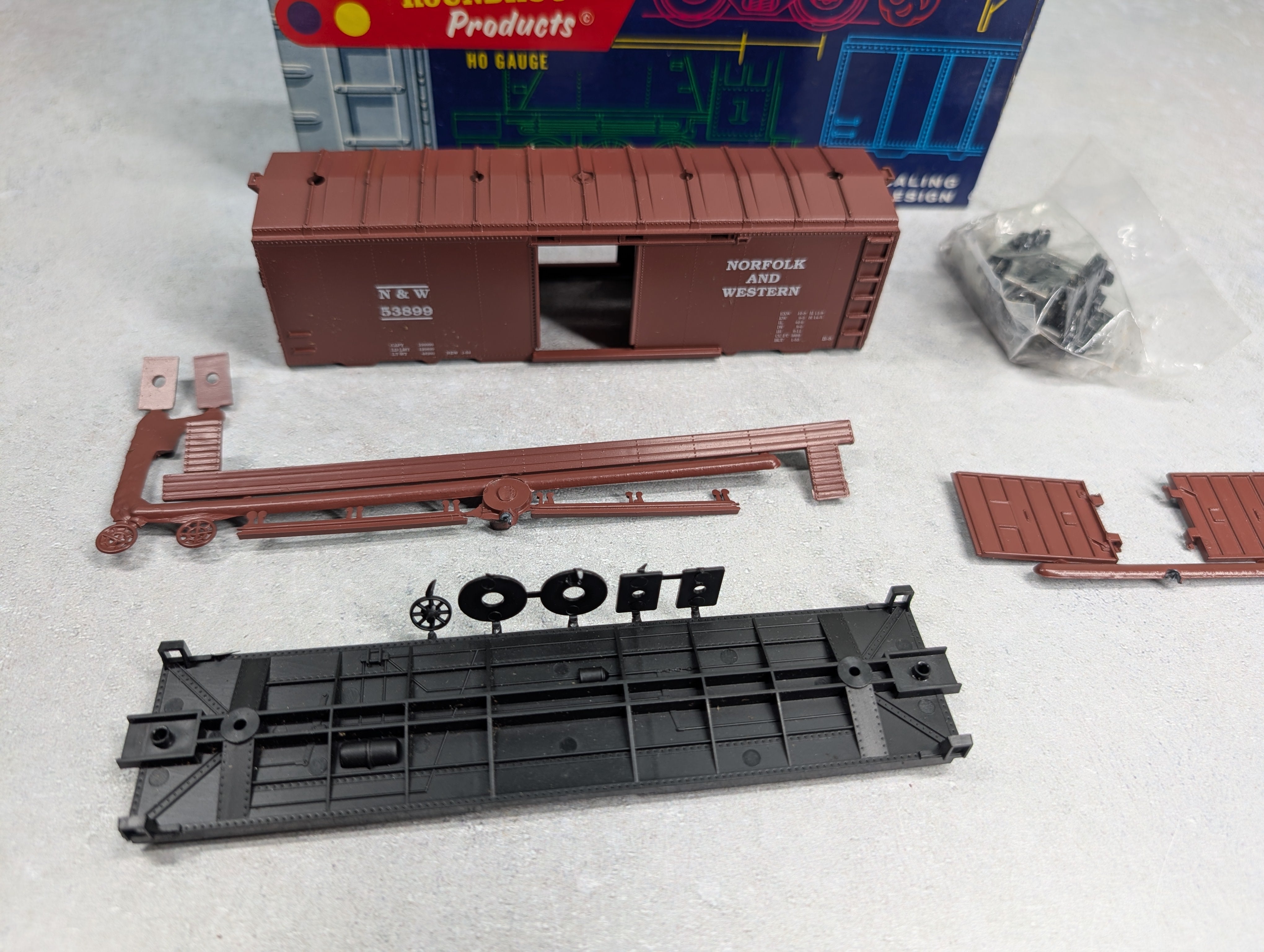 USED Roundhouse 3234 HO Scale 40' AAR Box Car Norfolk & Western N&W #53899 KIT