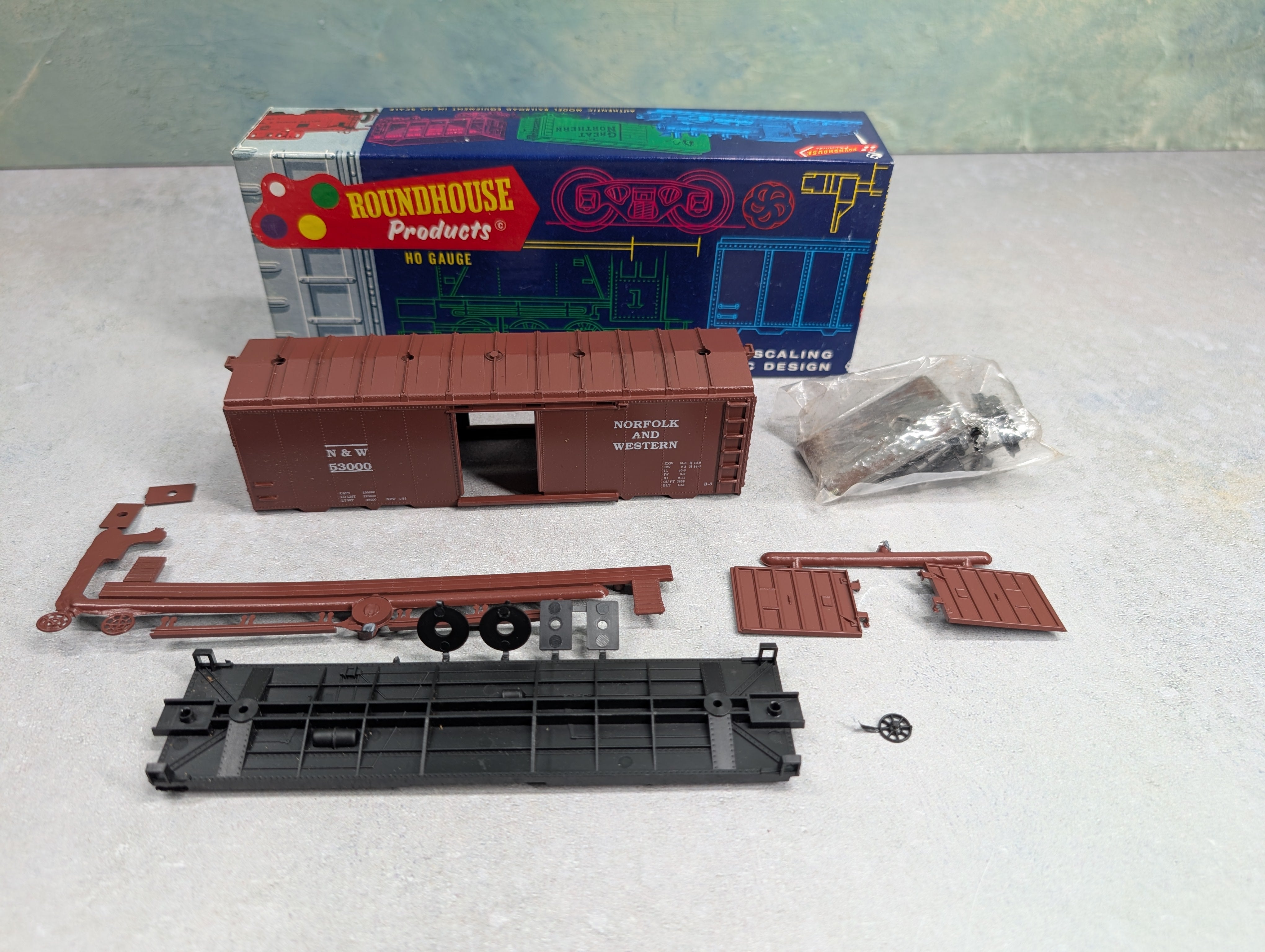 USED Roundhouse 3234 HO Scale 40' AAR Box Car Norfolk & Western N&W #53000 KIT