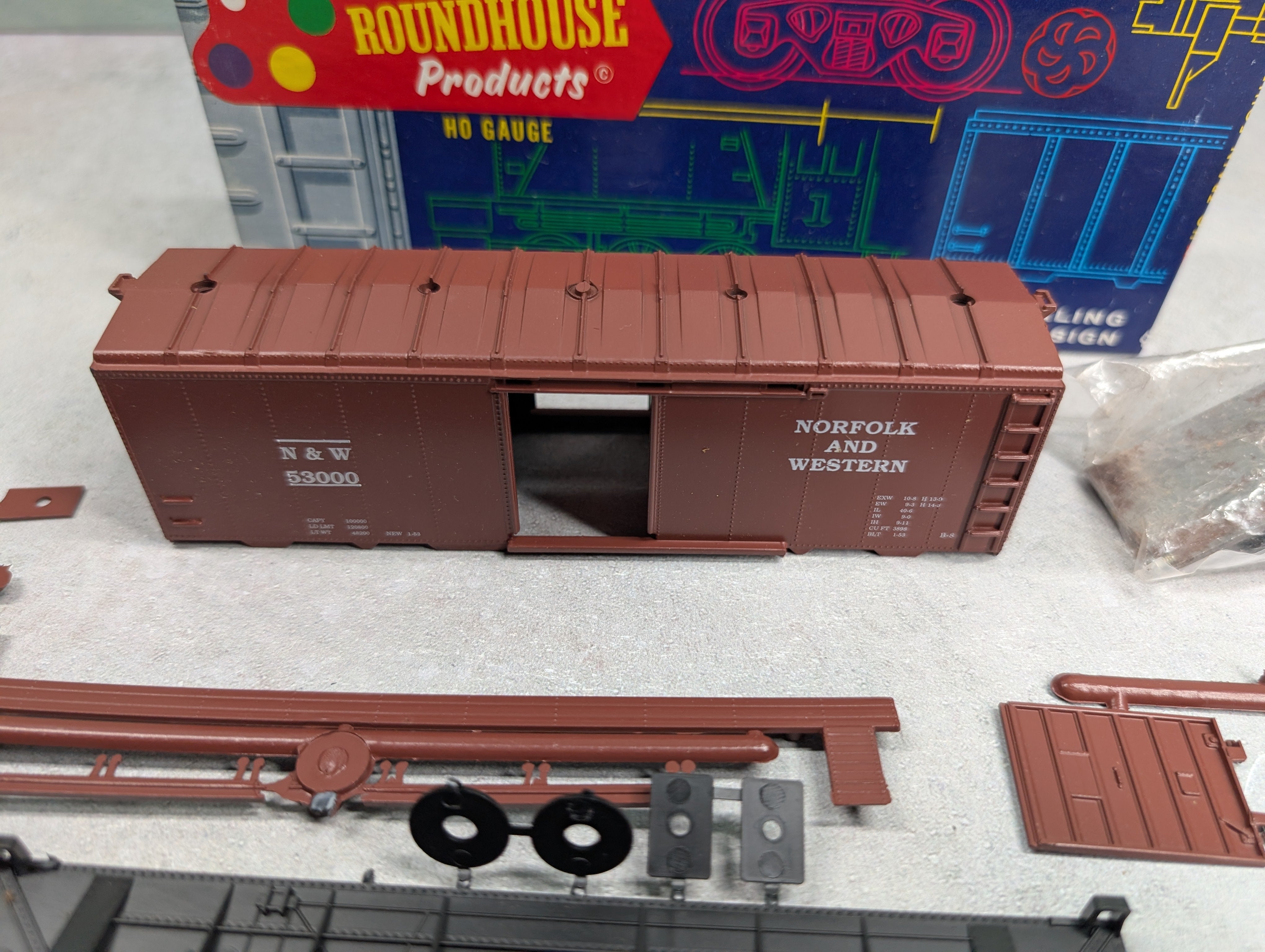 USED Roundhouse 3234 HO Scale 40' AAR Box Car Norfolk & Western N&W #53000 KIT
