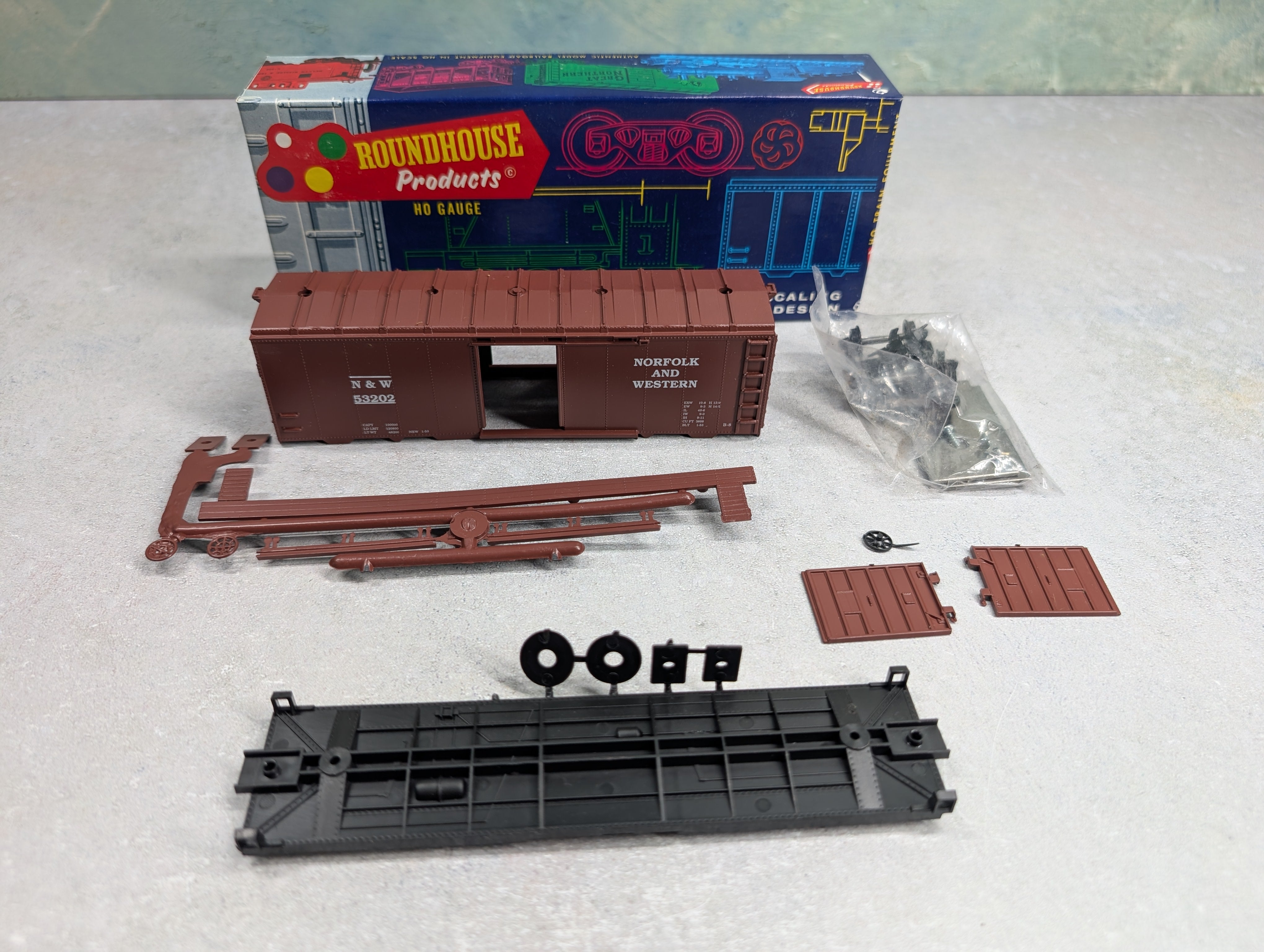 USED Roundhouse 3234 HO Scale 40' AAR Box Car Norfolk & Western N&W #53202 KIT