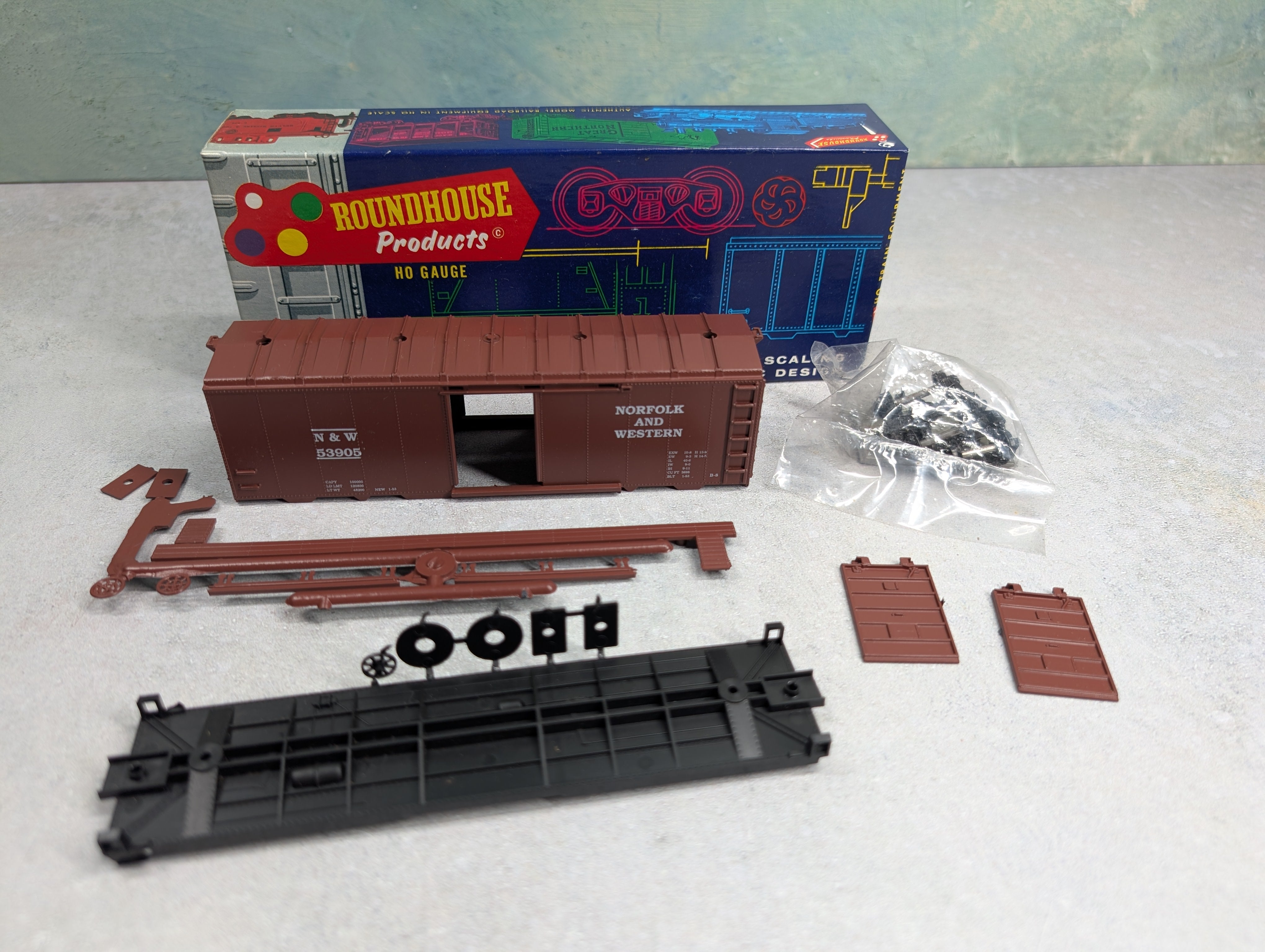 USED Roundhouse 3234 HO Scale 40' AAR Box Car Norfolk & Western N&W #53905 KIT