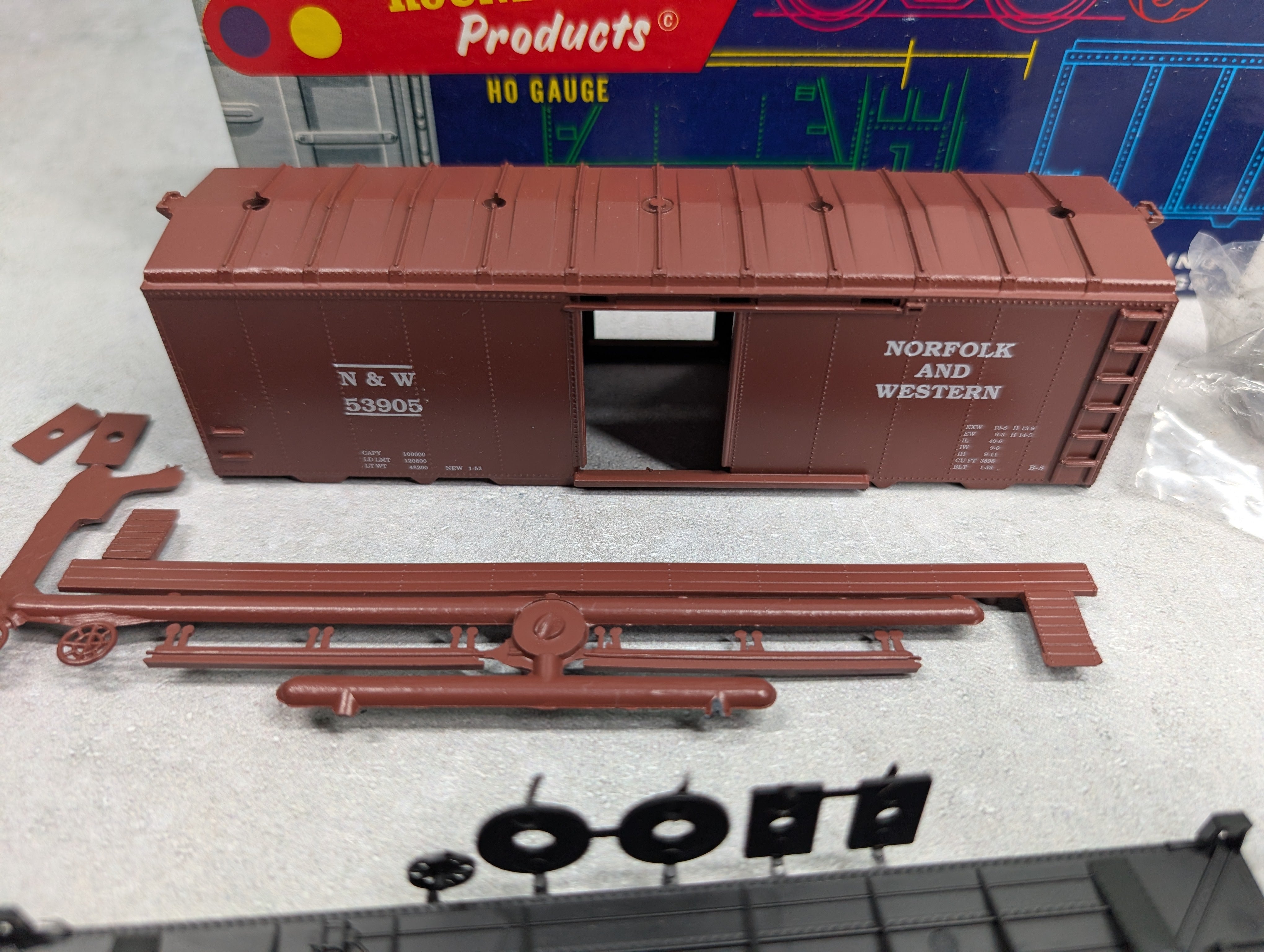 USED Roundhouse 3234 HO Scale 40' AAR Box Car Norfolk & Western N&W #53905 KIT