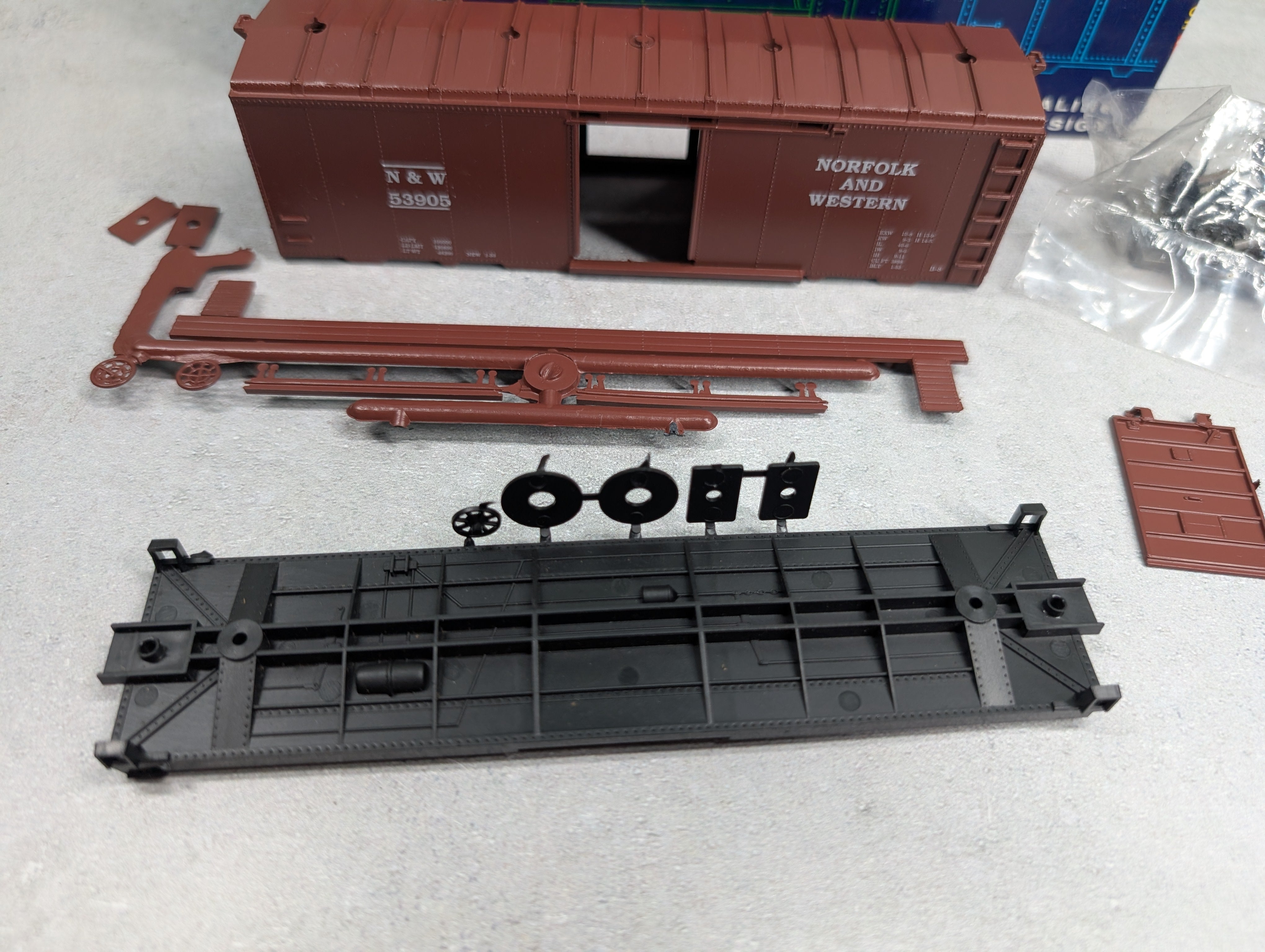 USED Roundhouse 3234 HO Scale 40' AAR Box Car Norfolk & Western N&W #53905 KIT