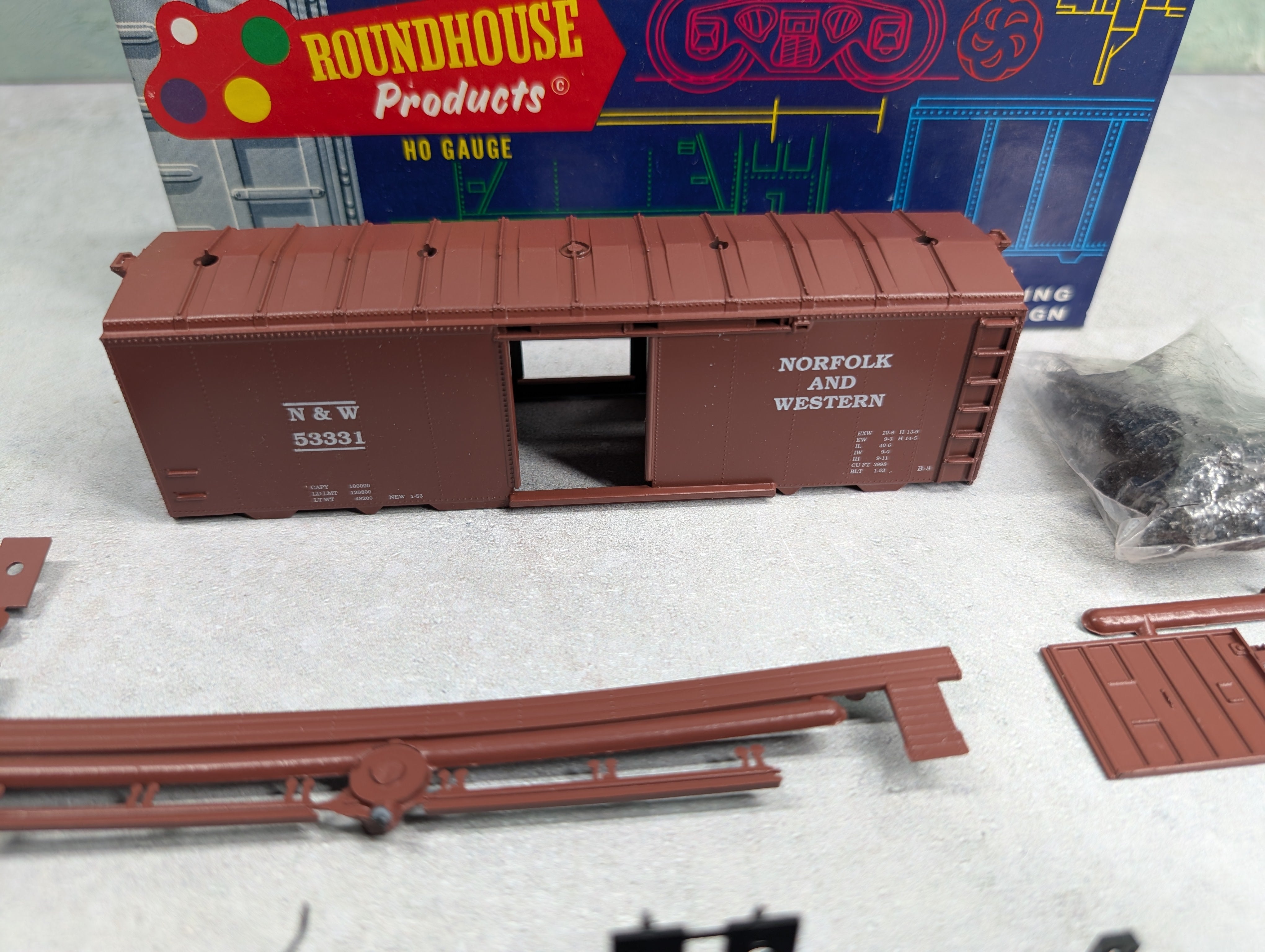 USED Roundhouse 3234 HO Scale 40' AAR Box Car Norfolk & Western N&W #53331 KIT