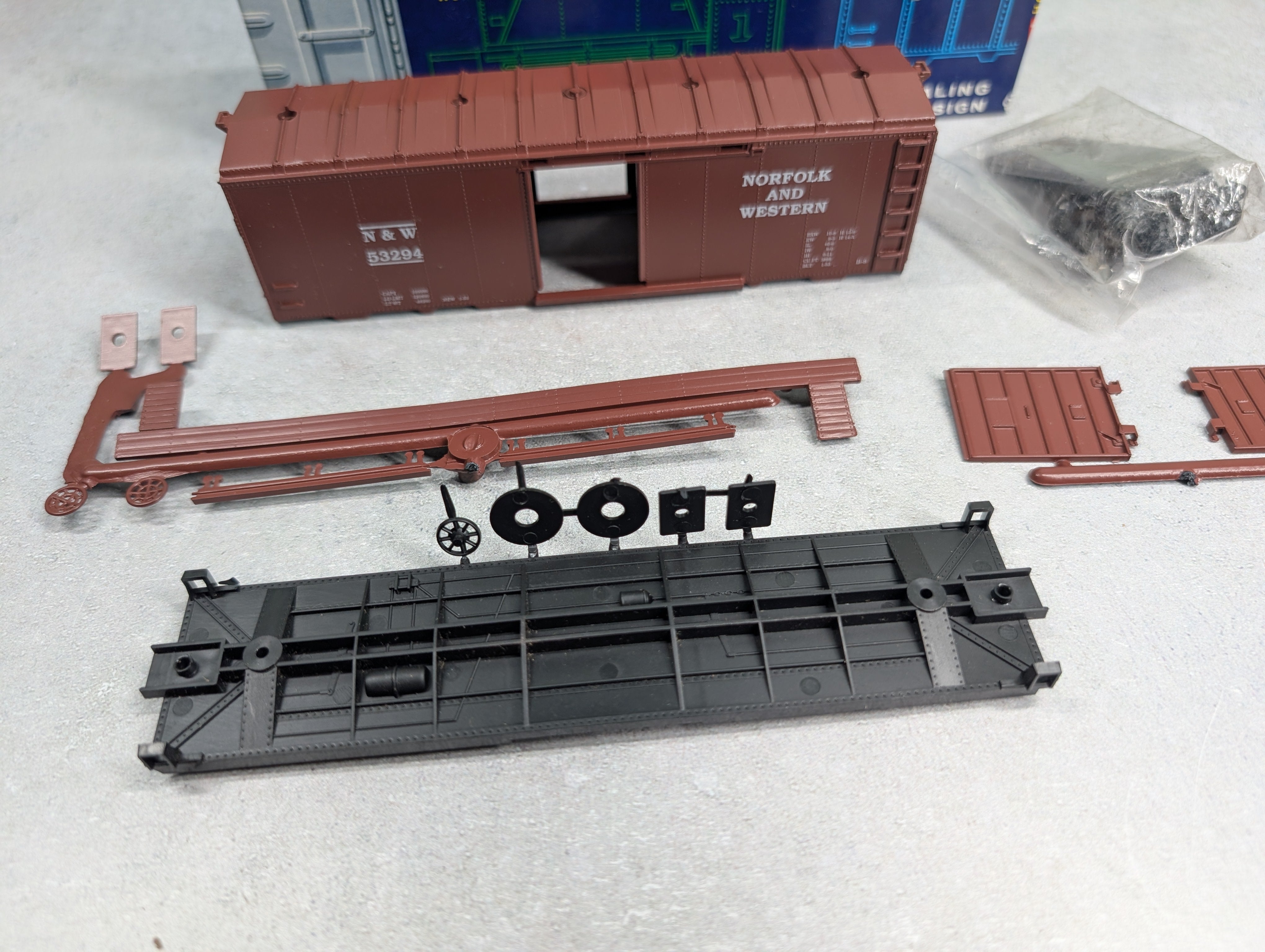 USED Roundhouse 3234 HO Scale 40' AAR Box Car Norfolk & Western N&W #53294 KIT