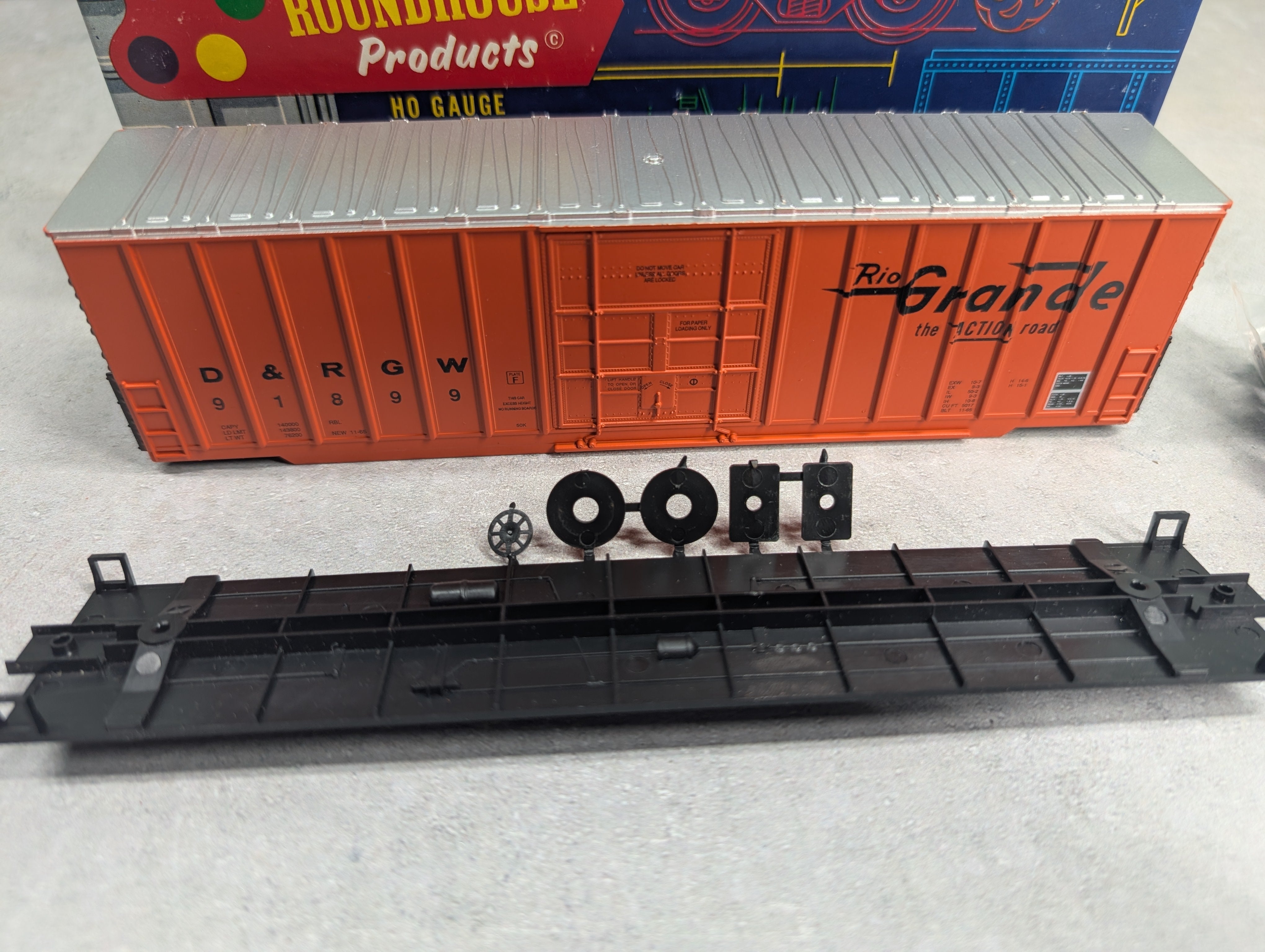 USED Roundhouse 3228 HO Scale 50' Hi-Cube Rib-Side Box Car Rio Grande D&RGW #91899 KIT