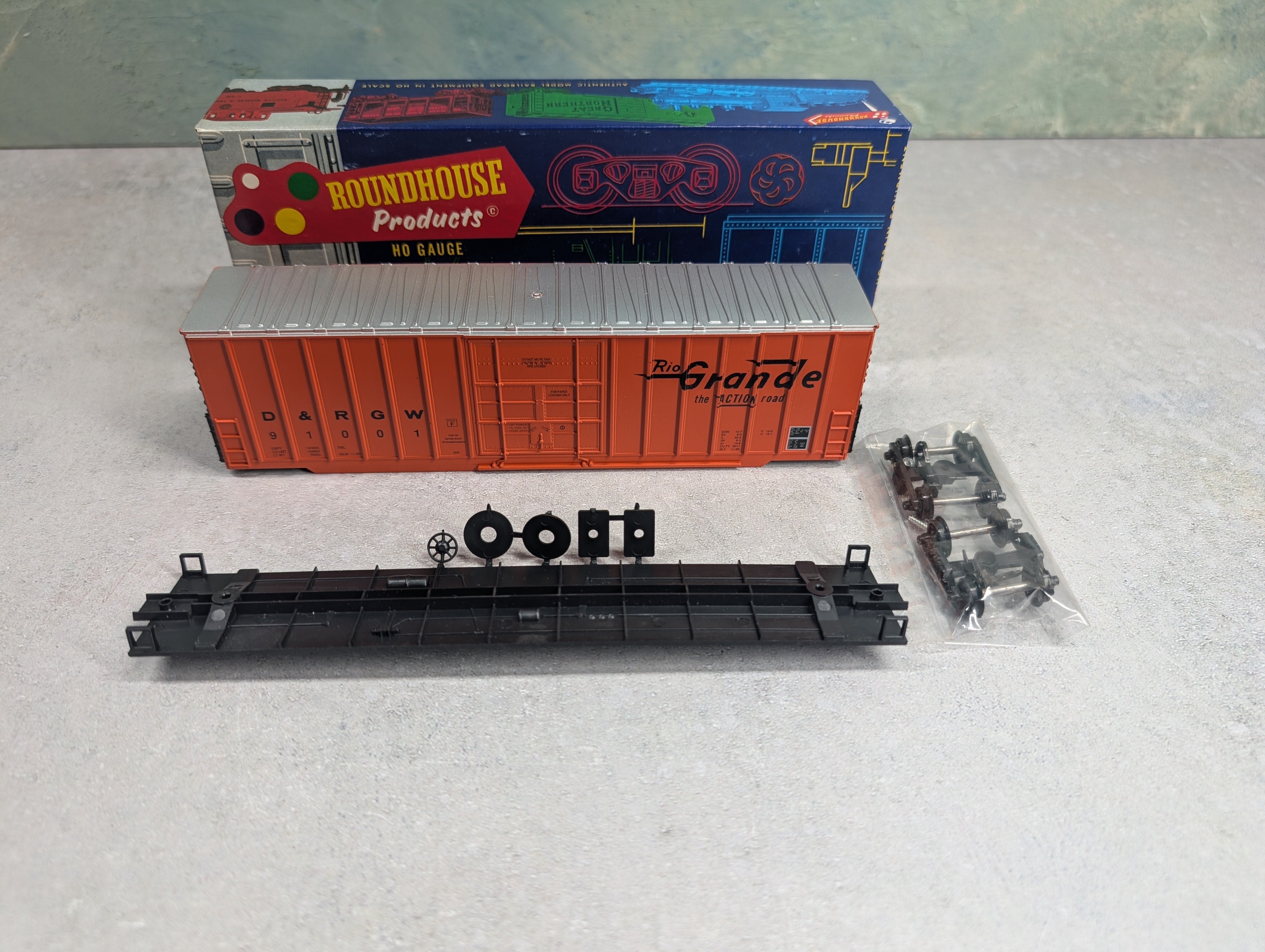 USED Roundhouse 3228 HO Scale 50' Hi-Cube Rib-Side Box Car Rio Grande D&RGW #91001 KIT