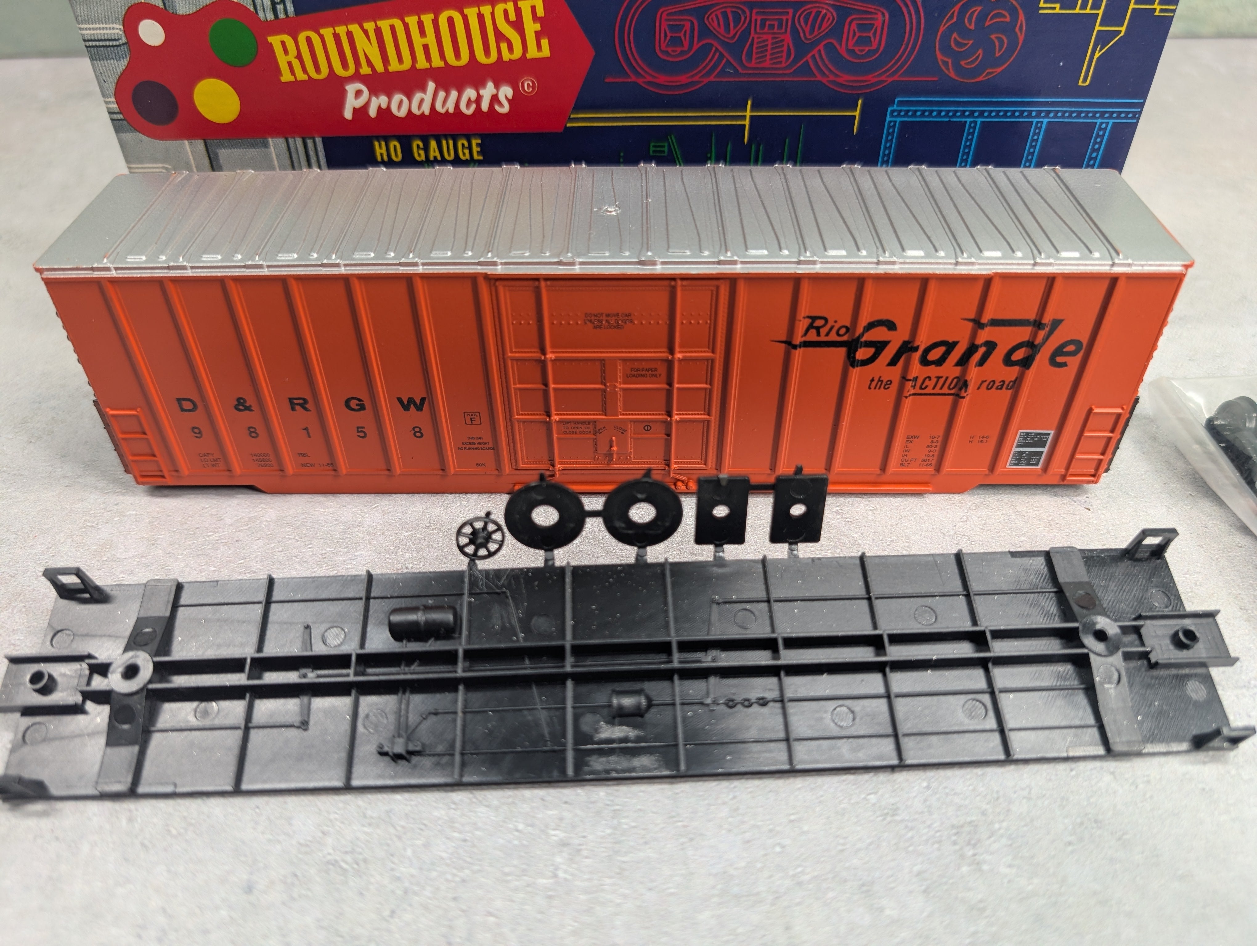 USED Roundhouse 3228 HO Scale 50' Hi-Cube Rib-Side Box Car Rio Grande D&RGW #98158 KIT