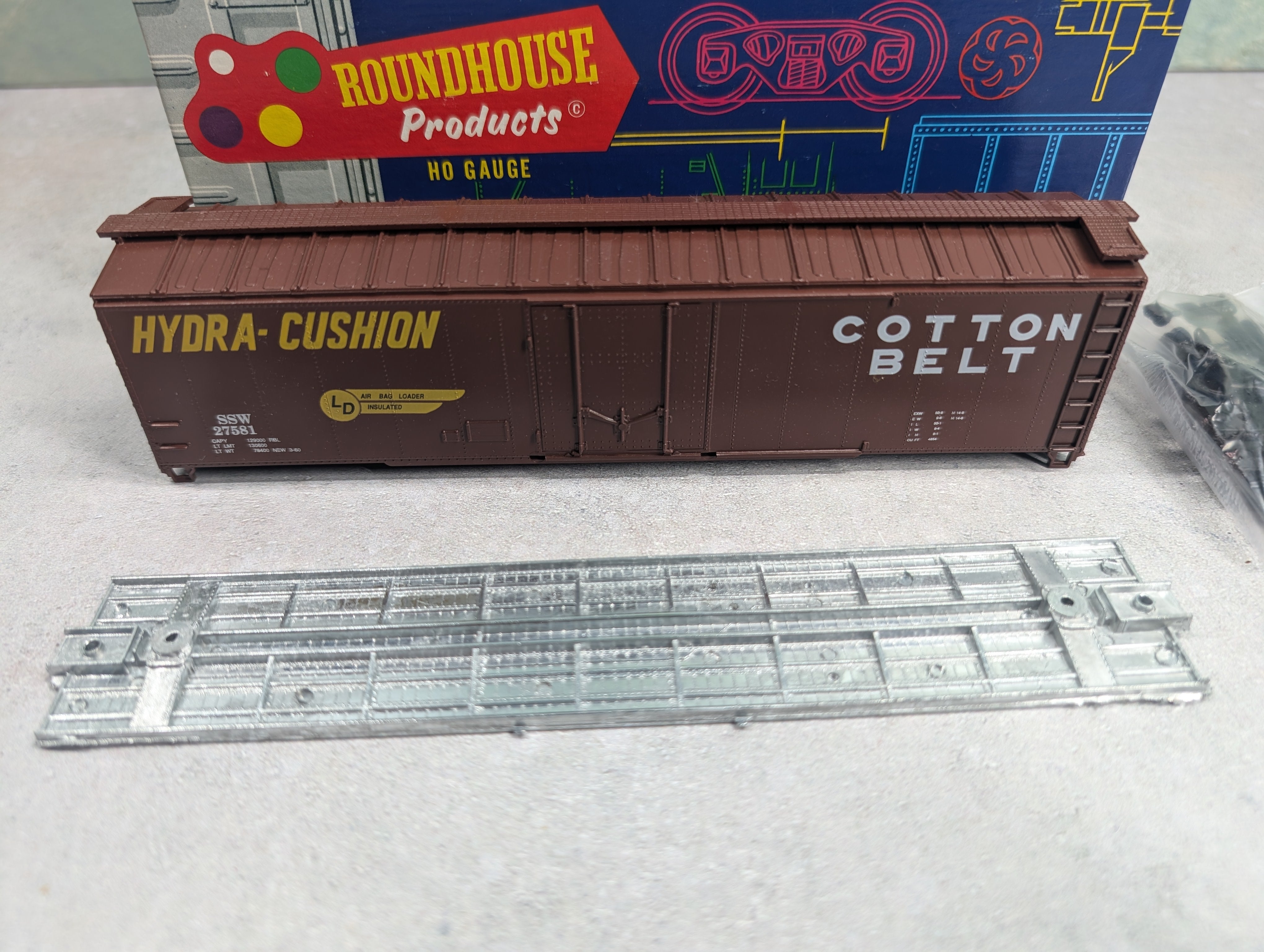 USED Roundhouse 7730 HO Scale 50' Plug Door Box Car Cotton Belt SSW #27581 KIT