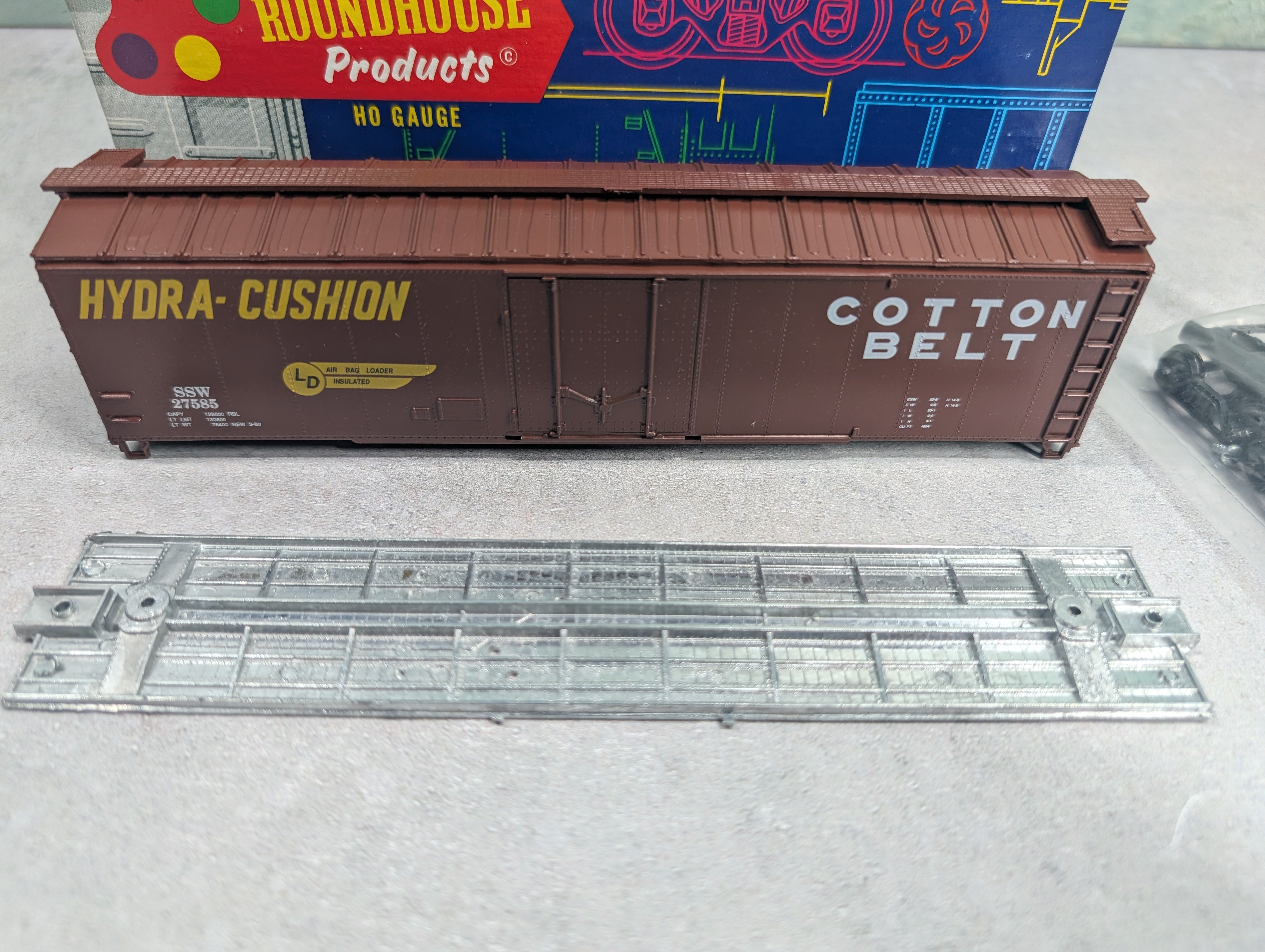 USED Roundhouse 7730 HO Scale 50' Plug Door Box Car Cotton Belt SSW #27585 KIT