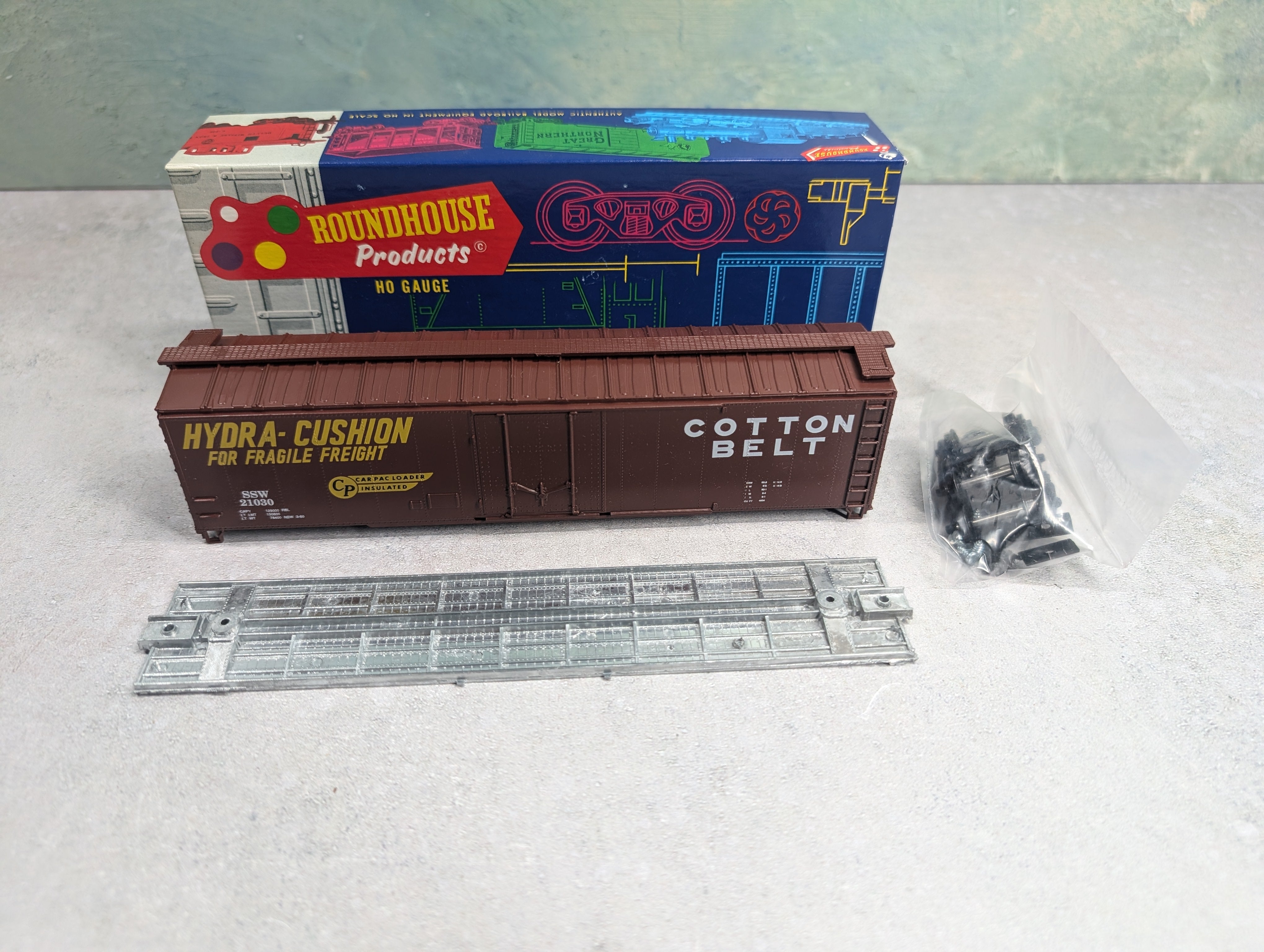 USED Roundhouse 7731 HO Scale 50' Plug Door Box Car Cotton Belt SSW #21030 KIT