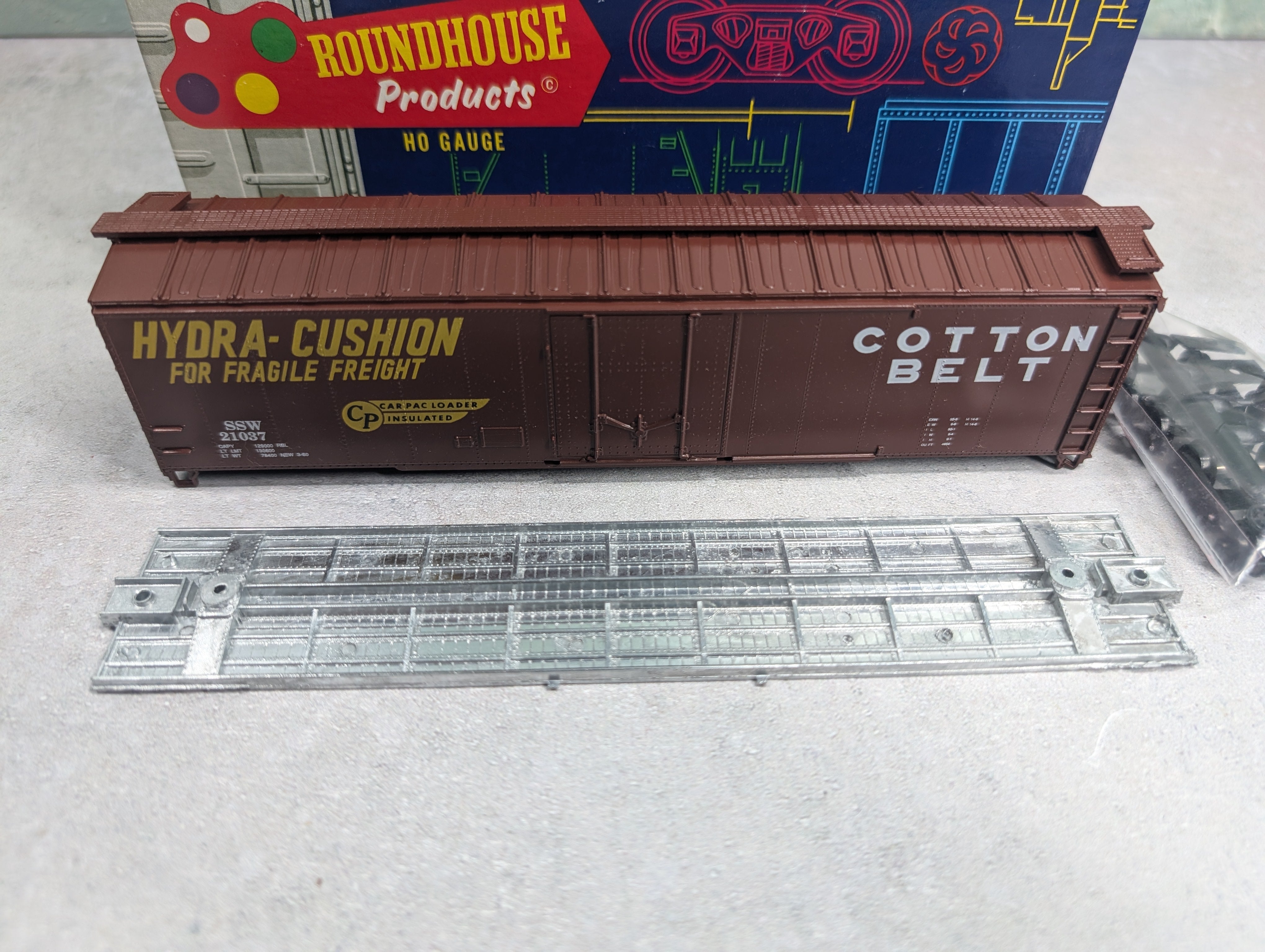 USED Roundhouse 7731 HO Scale 50' Plug Door Box Car Cotton Belt SSW #21037 KIT