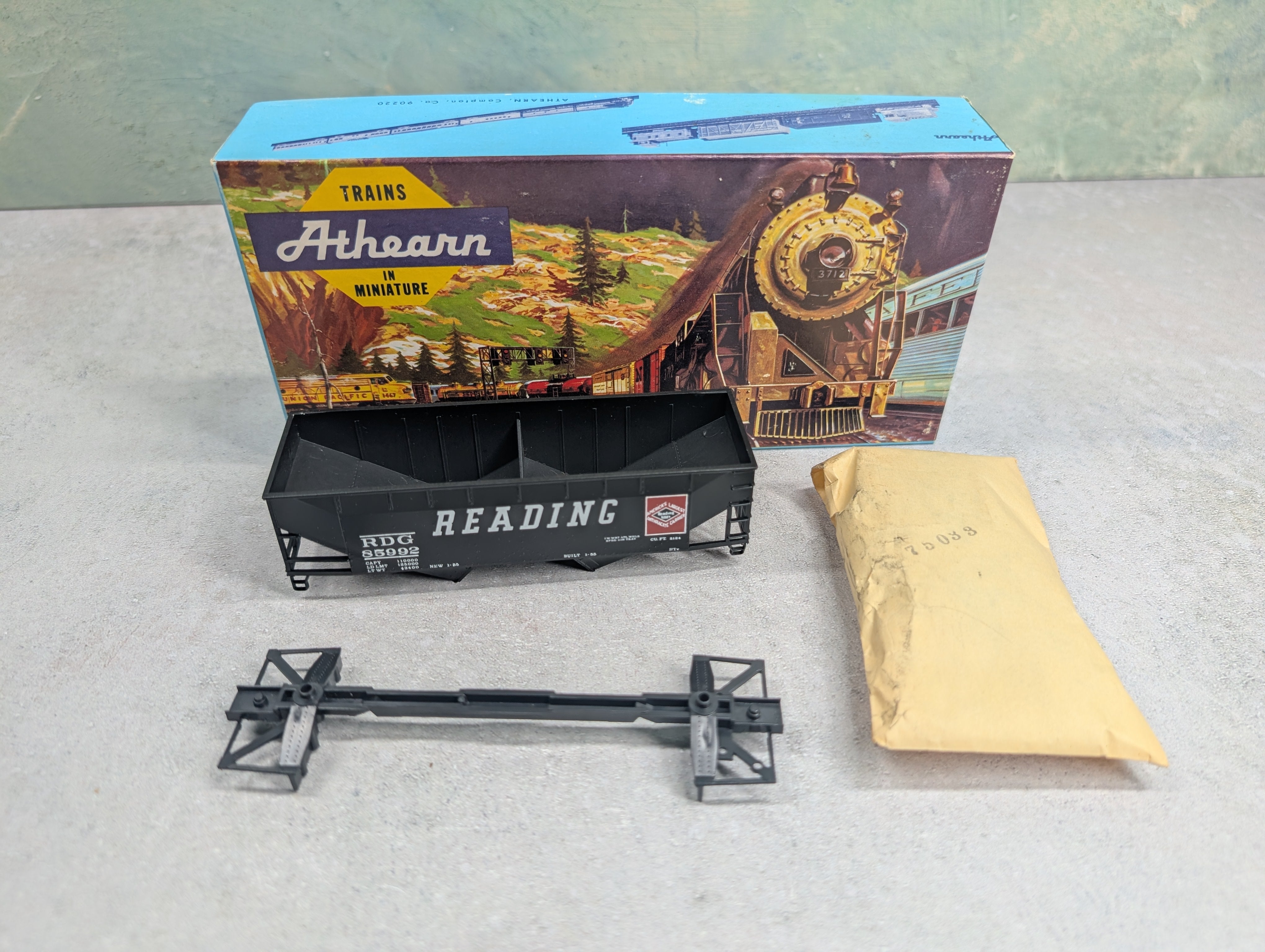 USED Athearn HO Scale 34' 2-Bay Flat-End Hopper Reading RDG #85992 Bev-Bel KIT