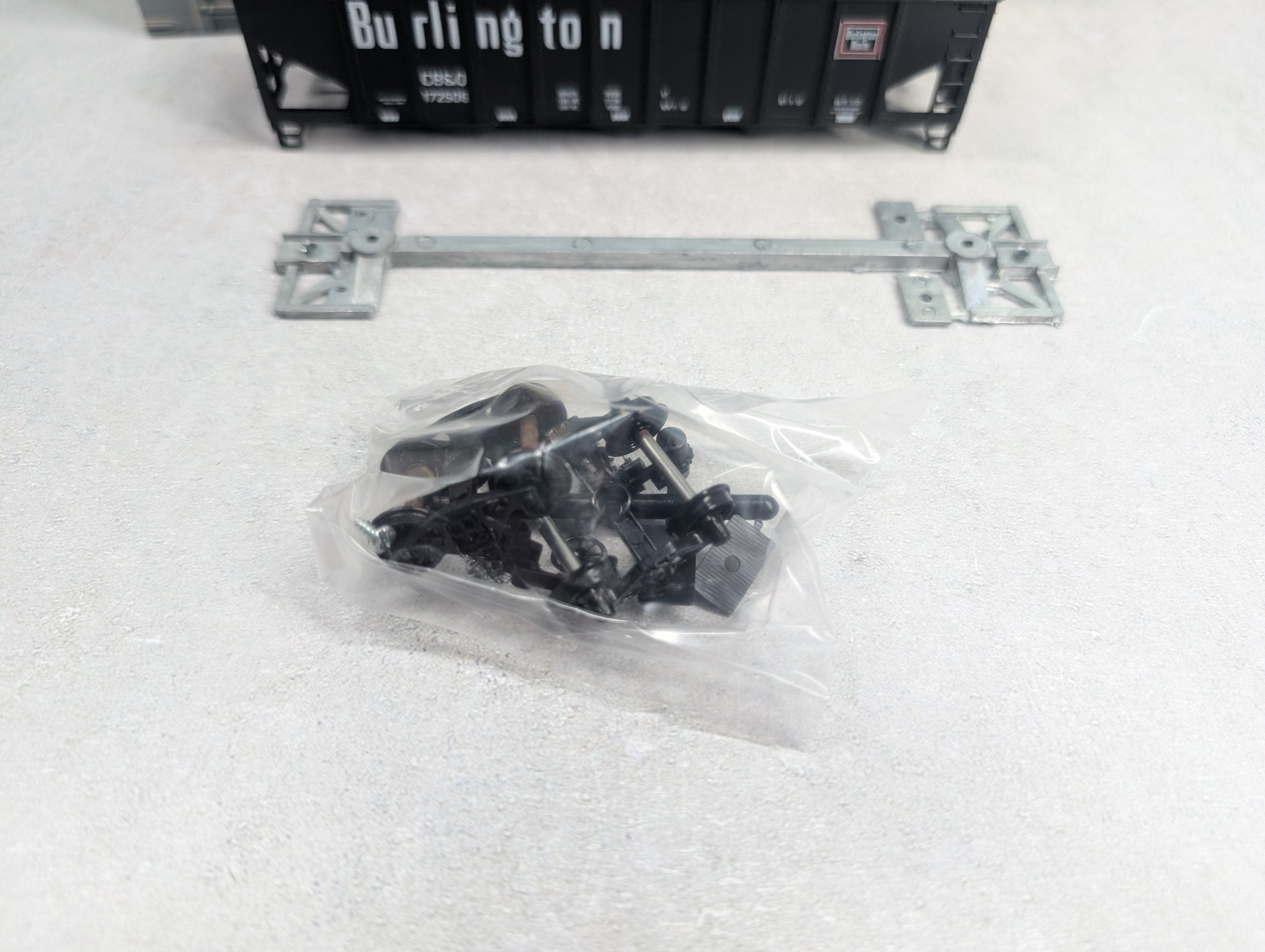 USED Roundhouse 1541 HO Scale 40' 3-Bay Rib Hopper Burlington CB&Q #172506 KIT