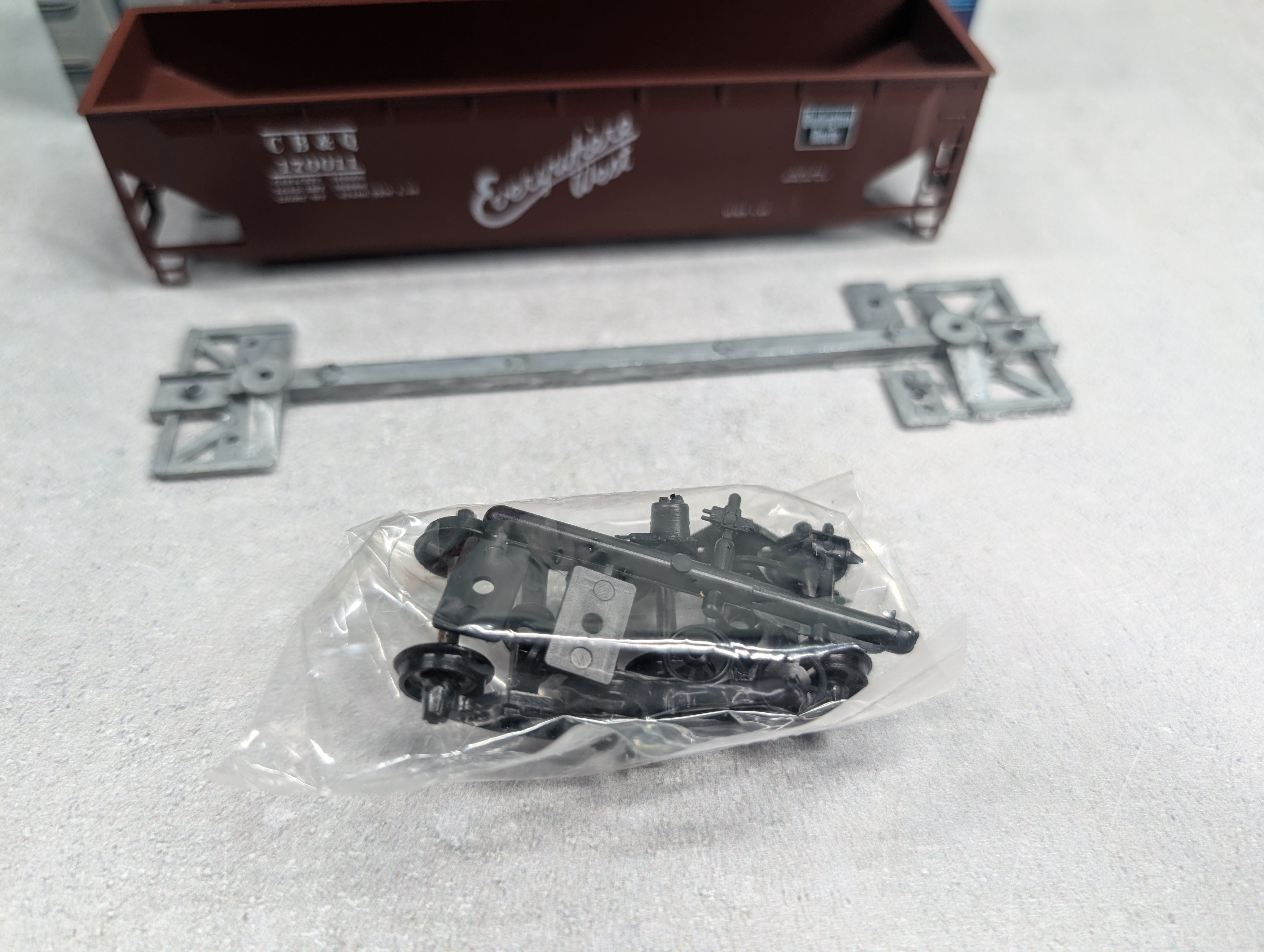 USED Roundhouse 1621 HO Scale 40' 3-Bay Offset Hopper Burlington CB&Q #170011 KIT