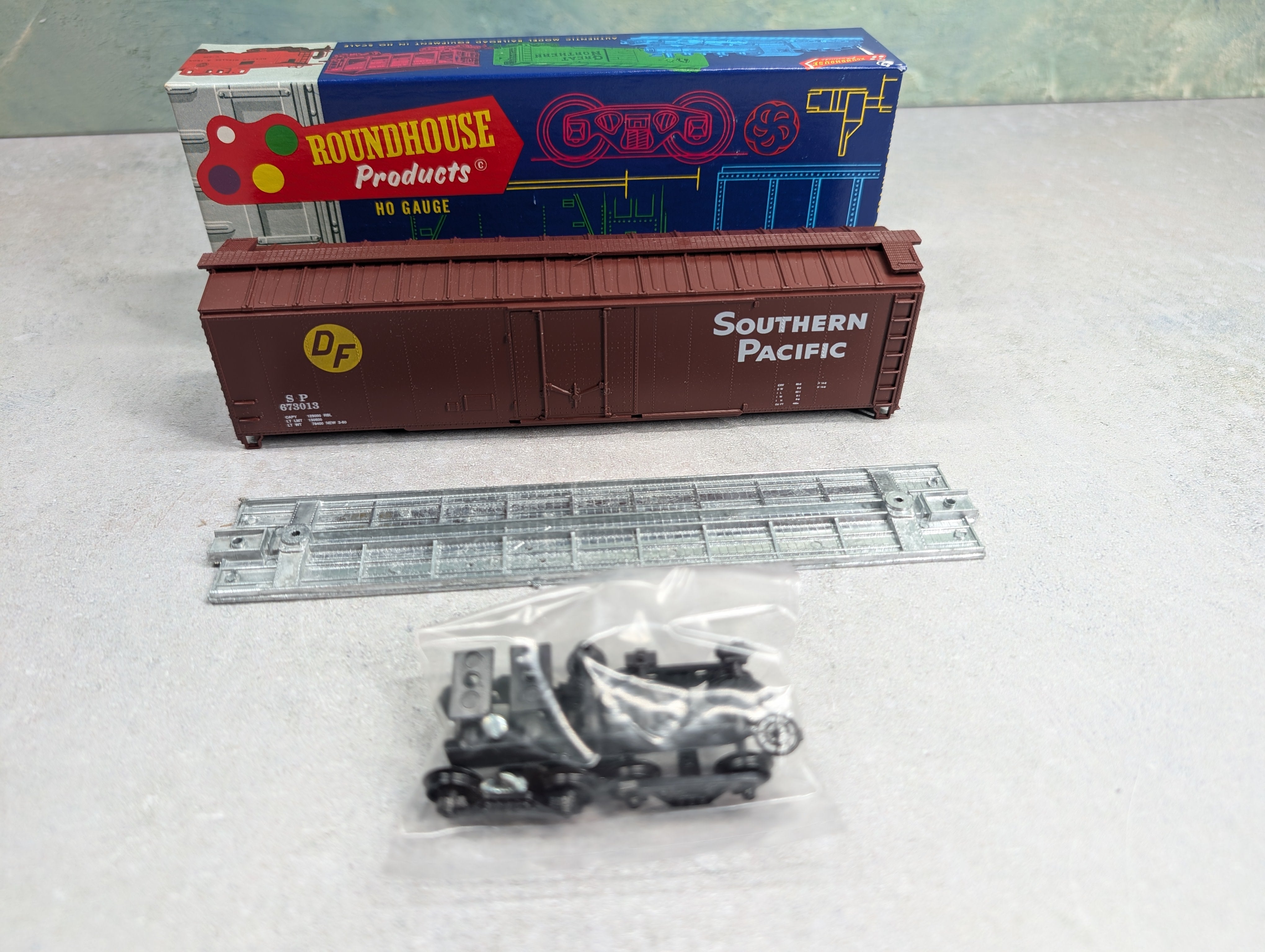 USED Roundhouse 7726 HO Scale 50' Plug Door Box Car Southern Pacific SP #673013 KIT