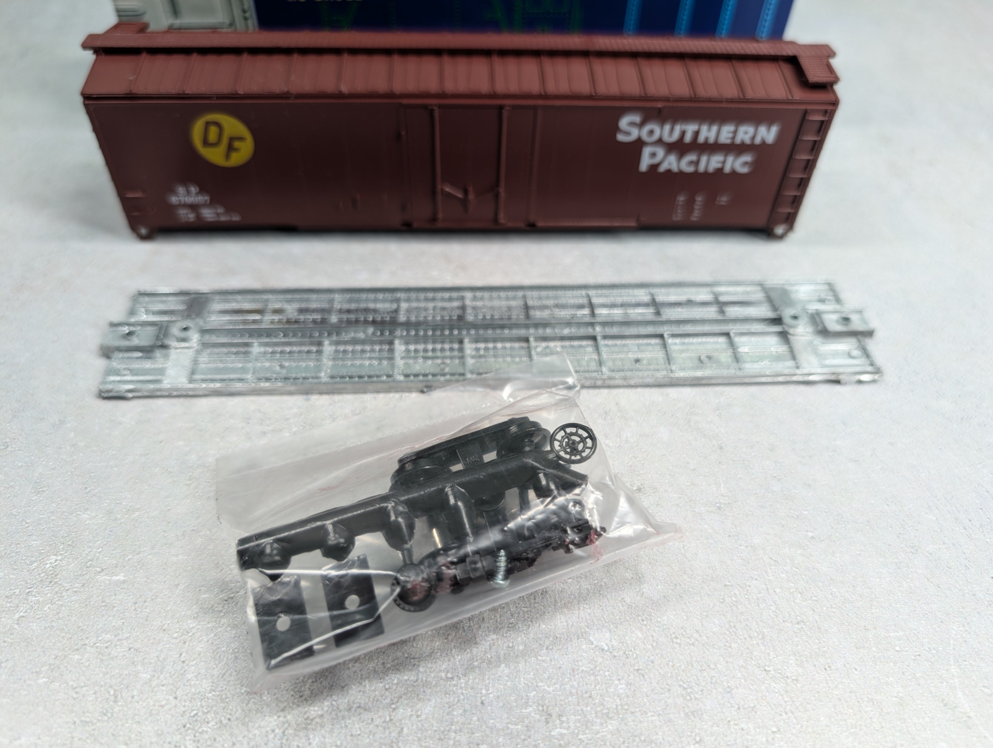 USED Roundhouse 7726 HO Scale 50' Plug Door Box Car Southern Pacific SP #670057 KIT