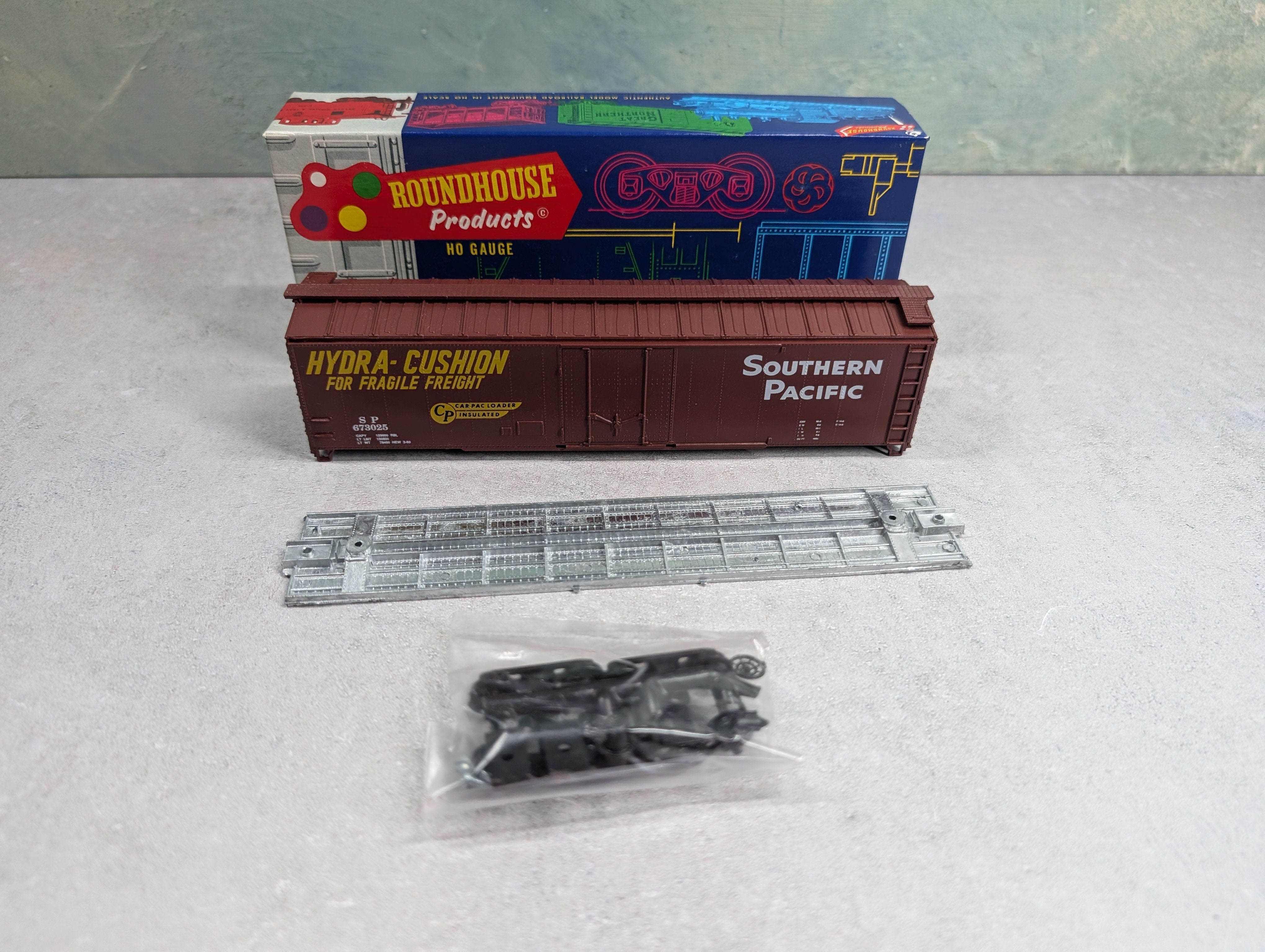 USED Roundhouse 7727 HO Scale 50' Plug Door Box Car Southern Pacific SP #673025 KIT