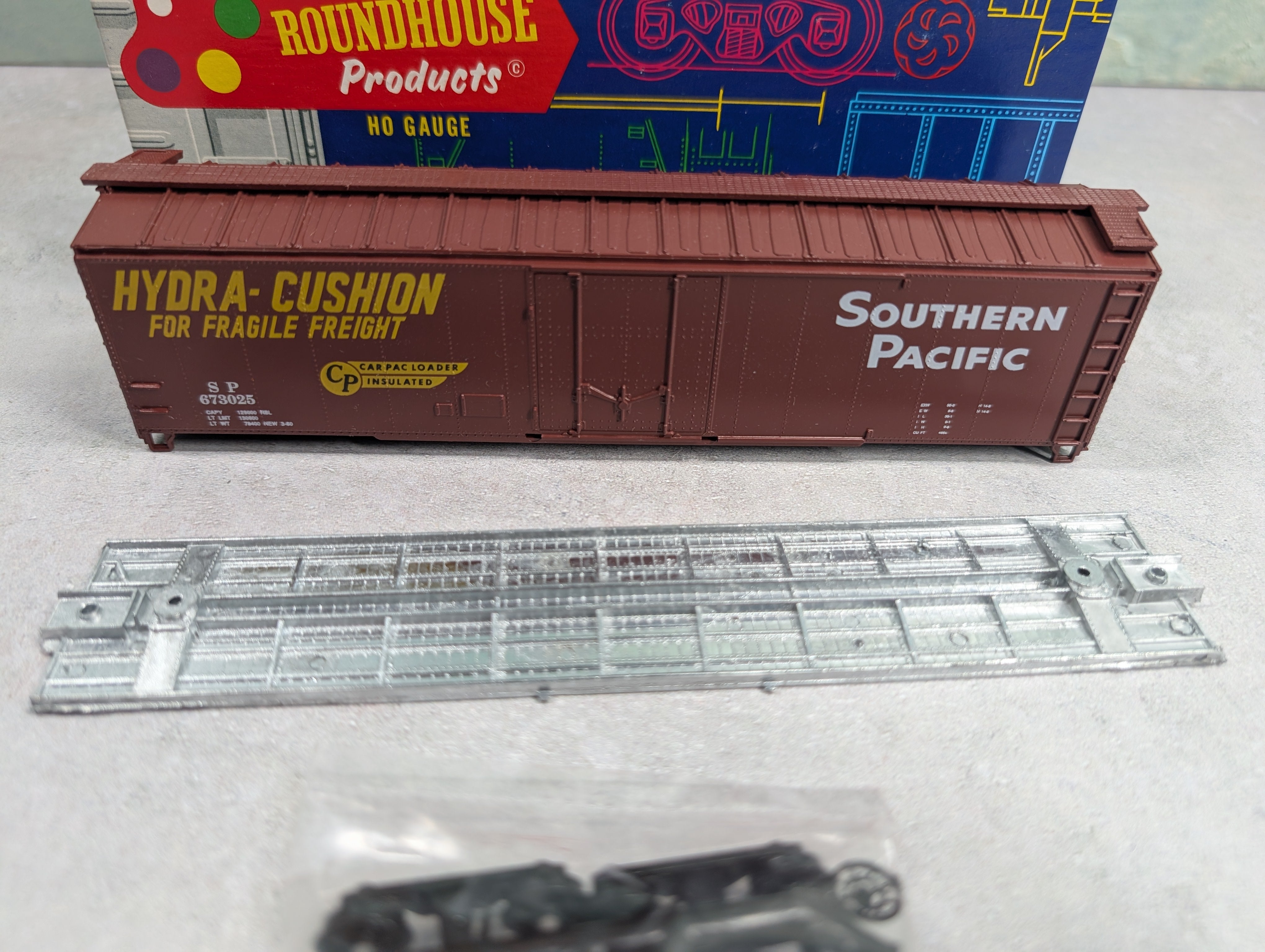 USED Roundhouse 7727 HO Scale 50' Plug Door Box Car Southern Pacific SP #673025 KIT