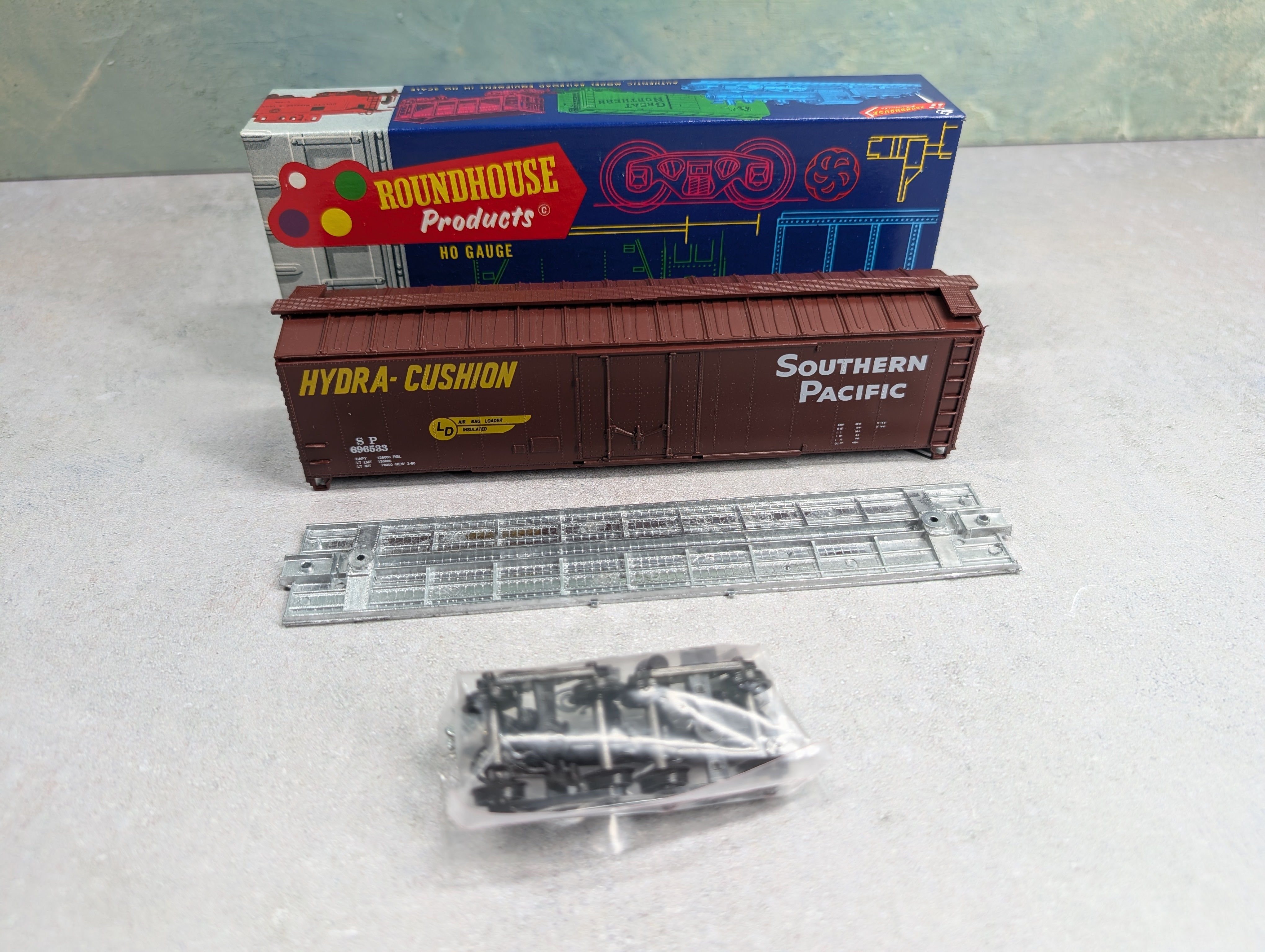 USED Roundhouse 7728 HO Scale 50' Plug Door Box Car Southern Pacific SP #696533 KIT