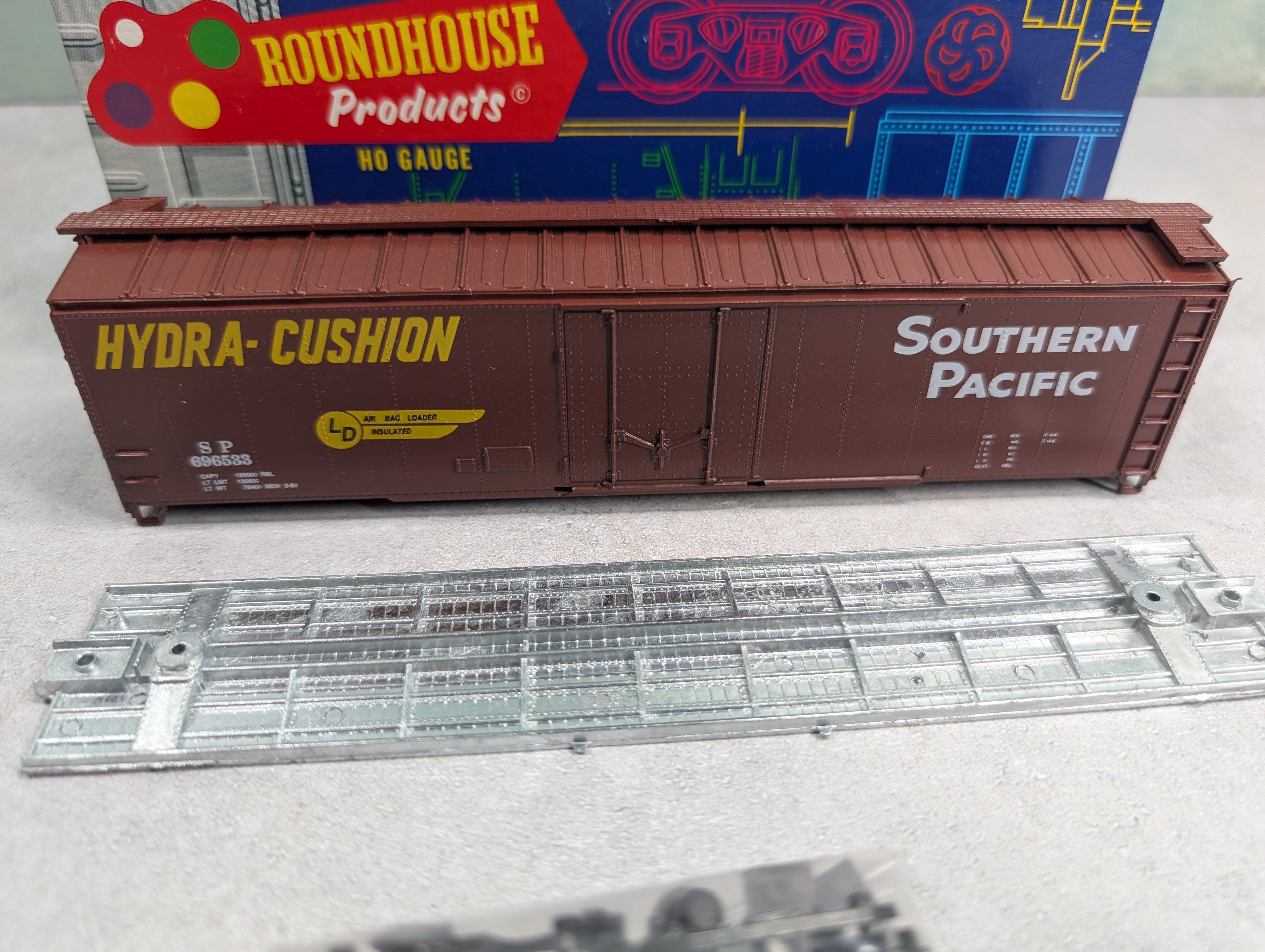 USED Roundhouse 7728 HO Scale 50' Plug Door Box Car Southern Pacific SP #696533 KIT