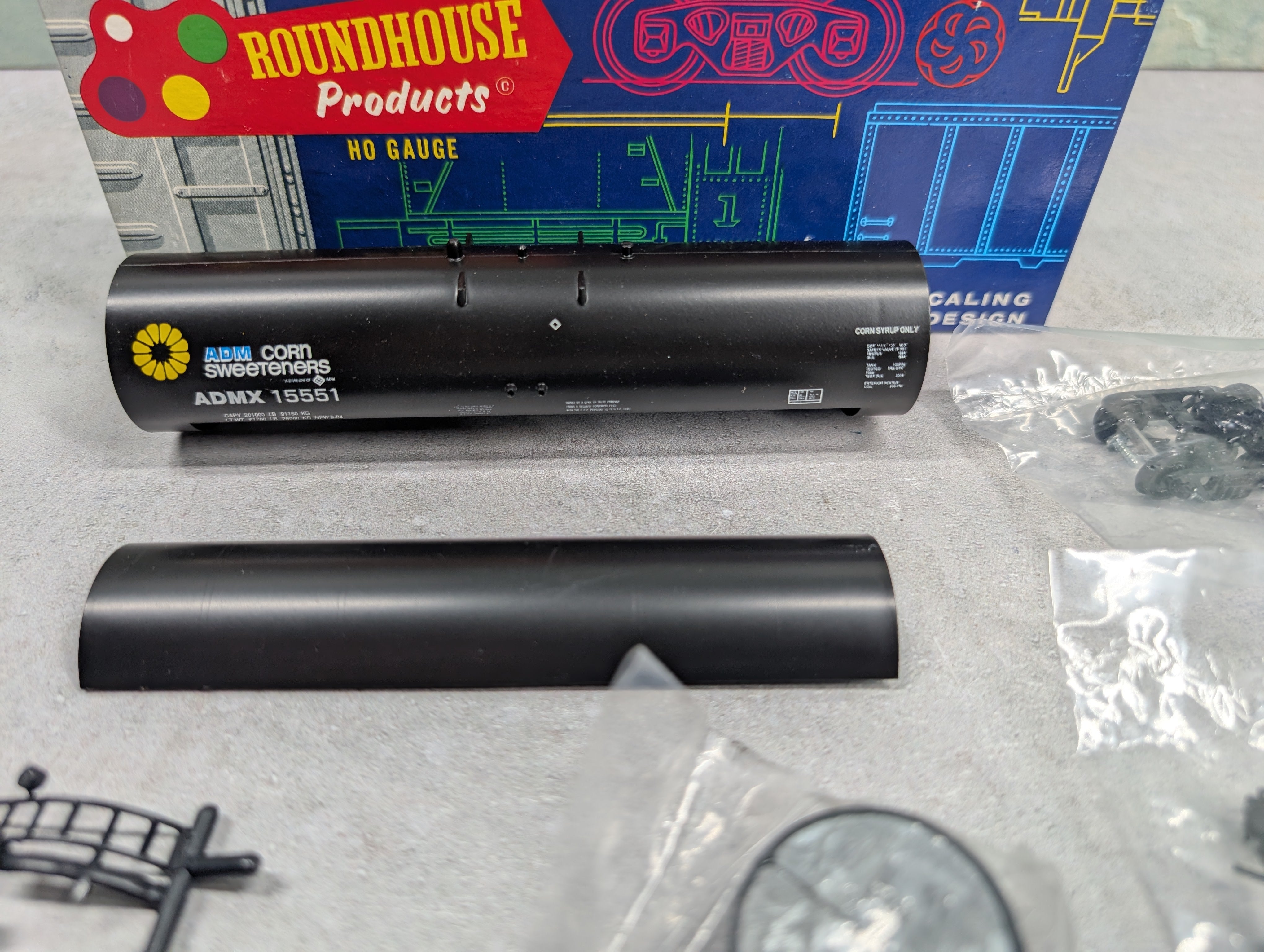 USED Roundhouse 3248 HO Scale 50' Tank Car ADM ADMX #15551 KIT