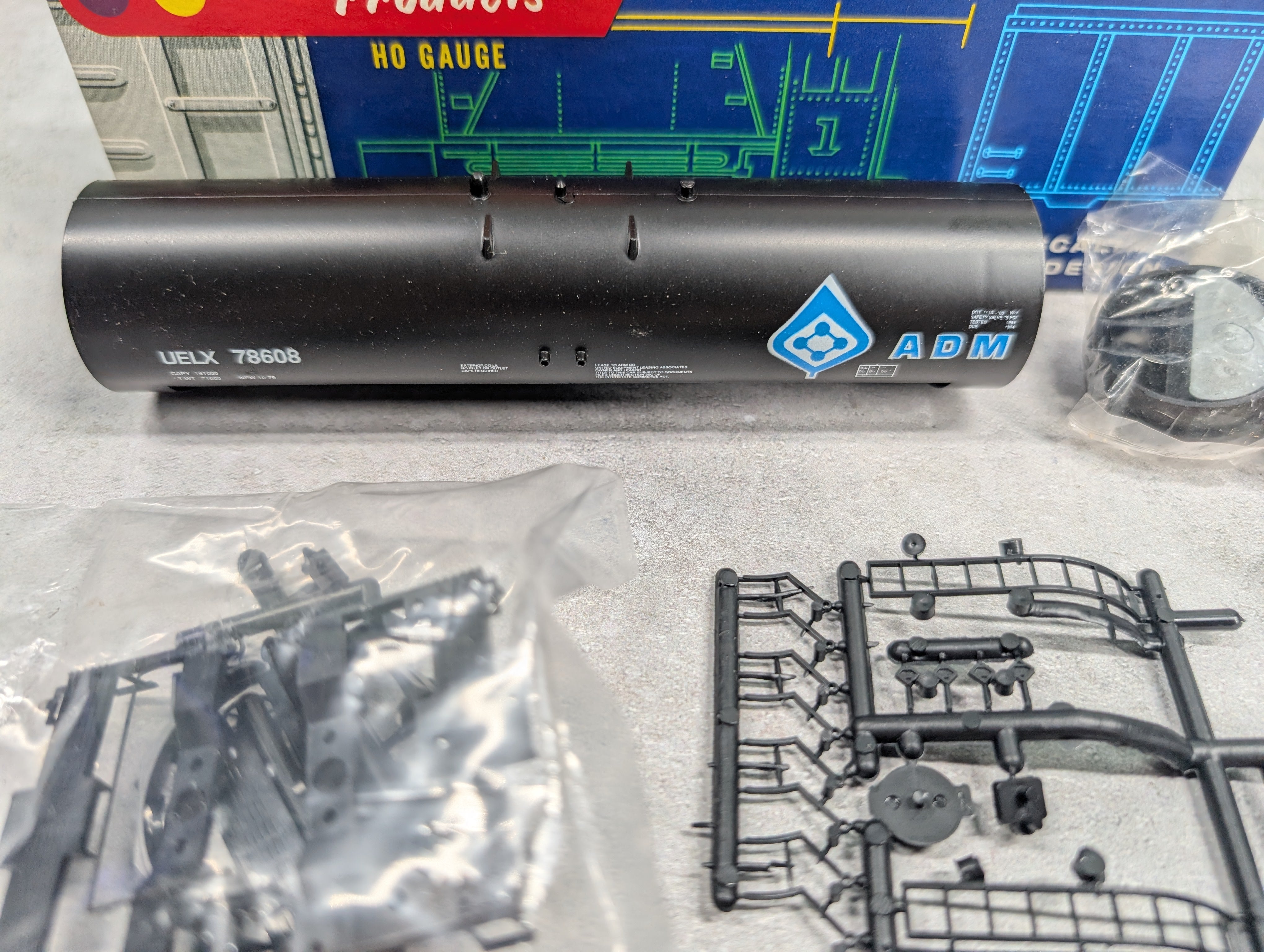 USED Roundhouse 3250 HO Scale 50' Tank Car ADM UELX #78608 KIT