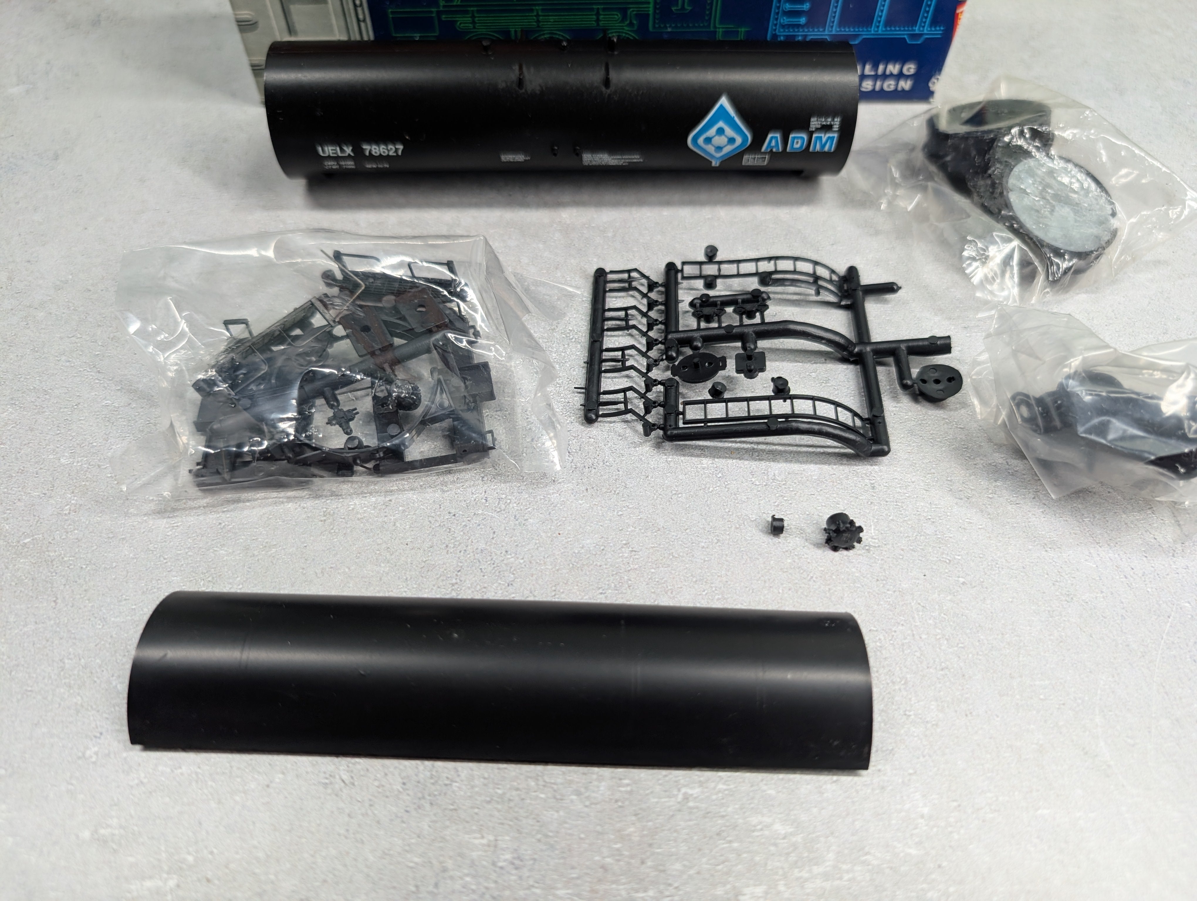 USED Roundhouse 3250 HO Scale 50' Tank Car ADM UELX #78627 KIT