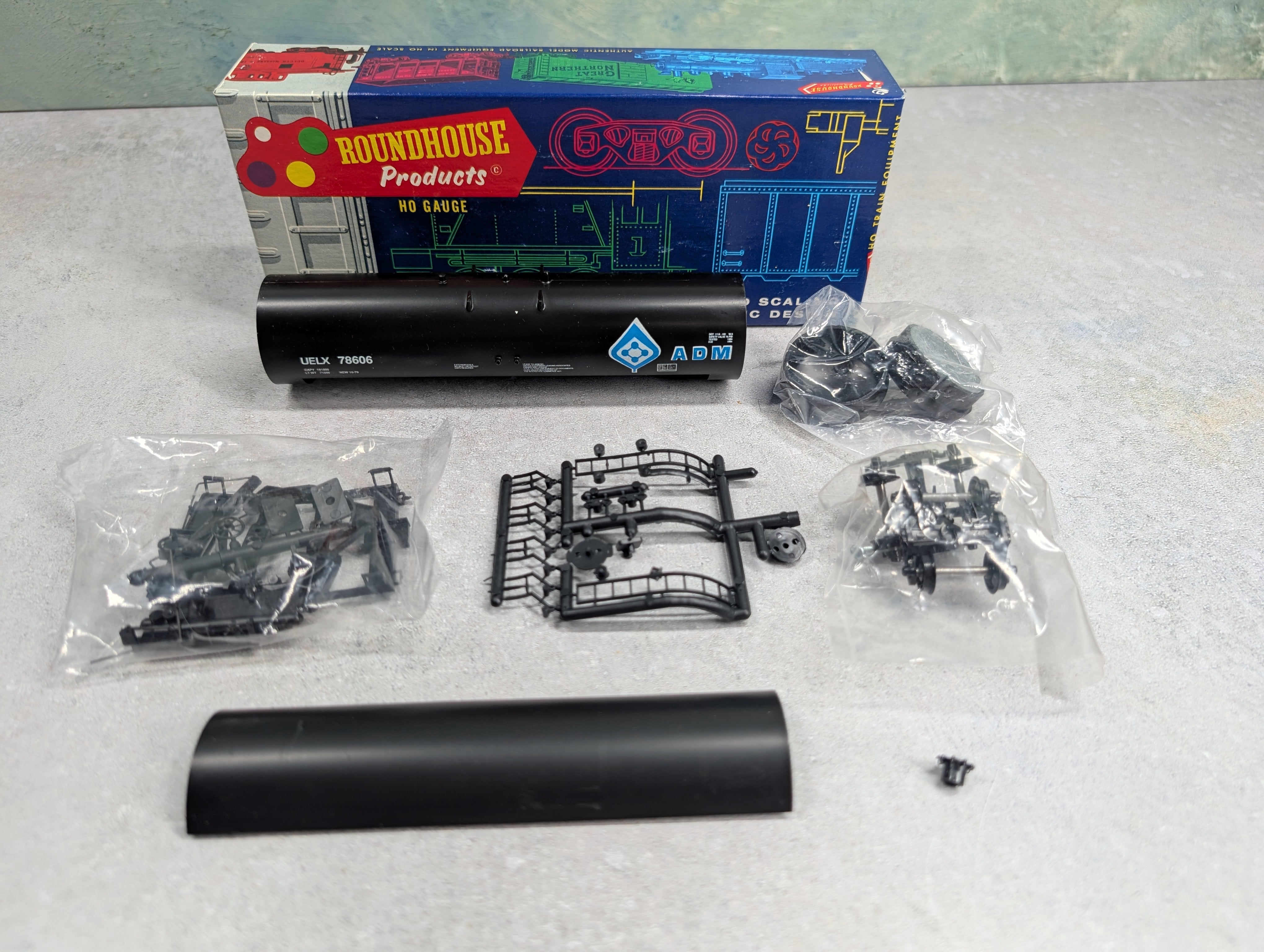 USED Roundhouse 3250 HO Scale 50' Tank Car ADM UELX #78606 KIT