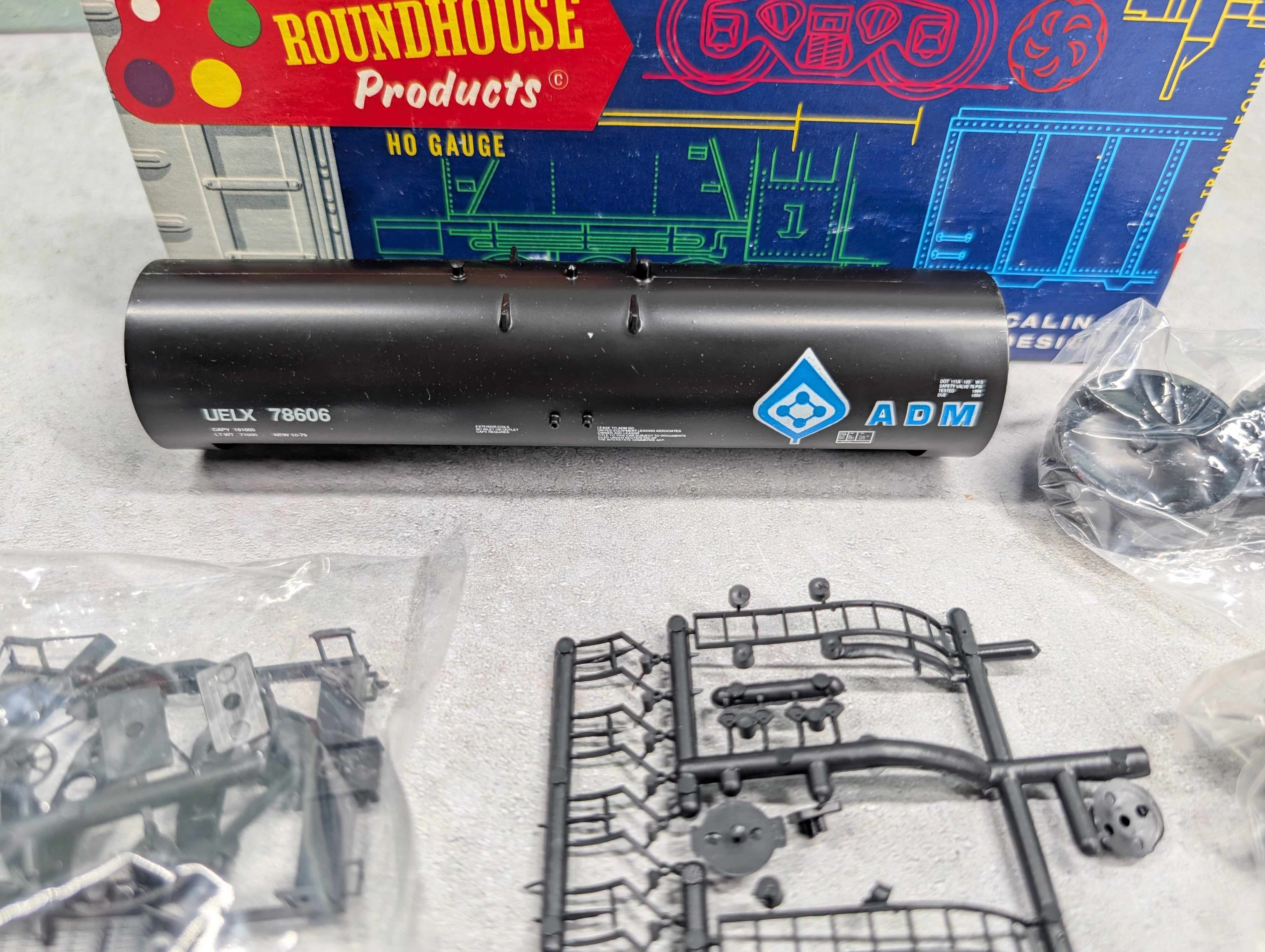 USED Roundhouse 3250 HO Scale 50' Tank Car ADM UELX #78606 KIT